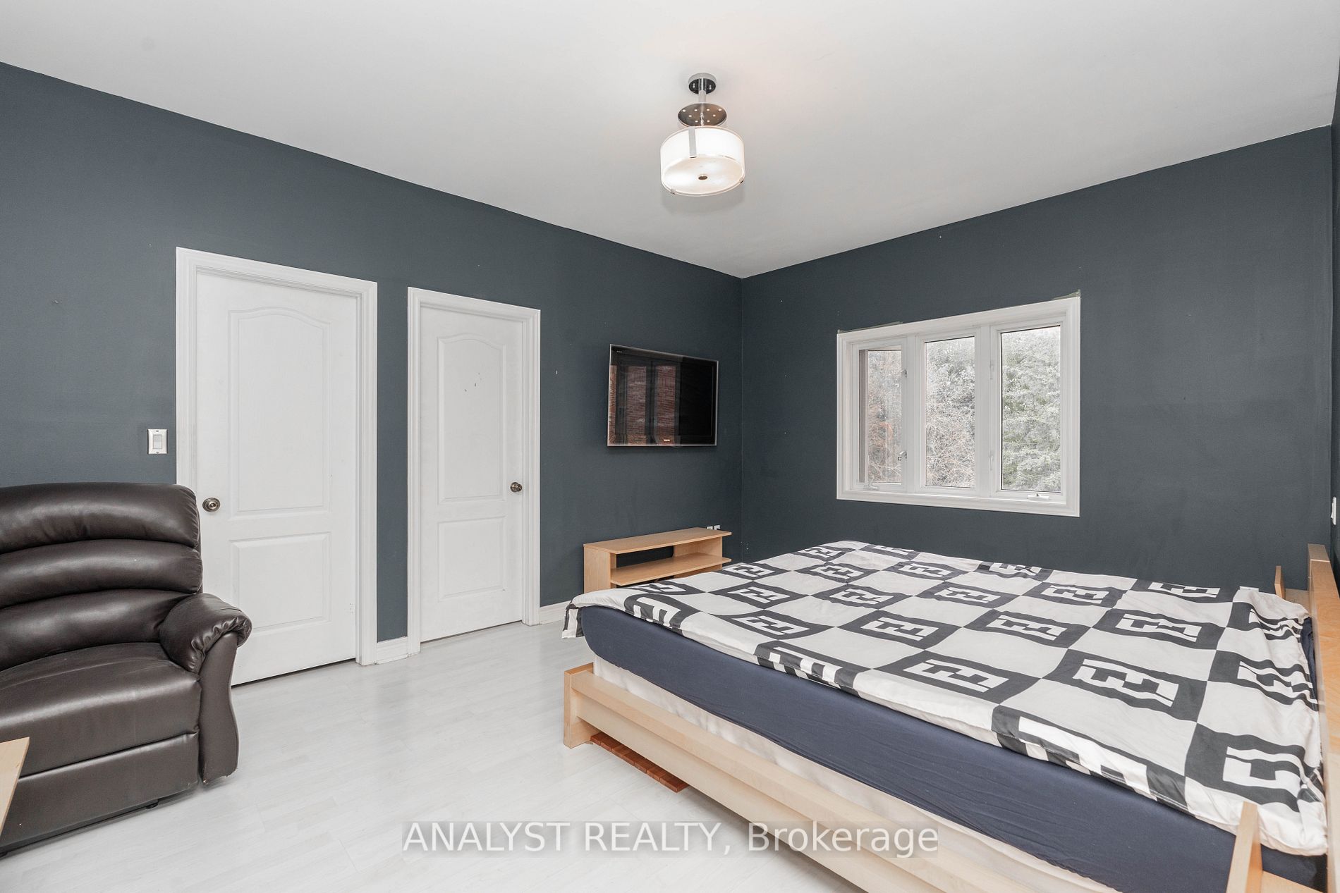 13076 Keele St