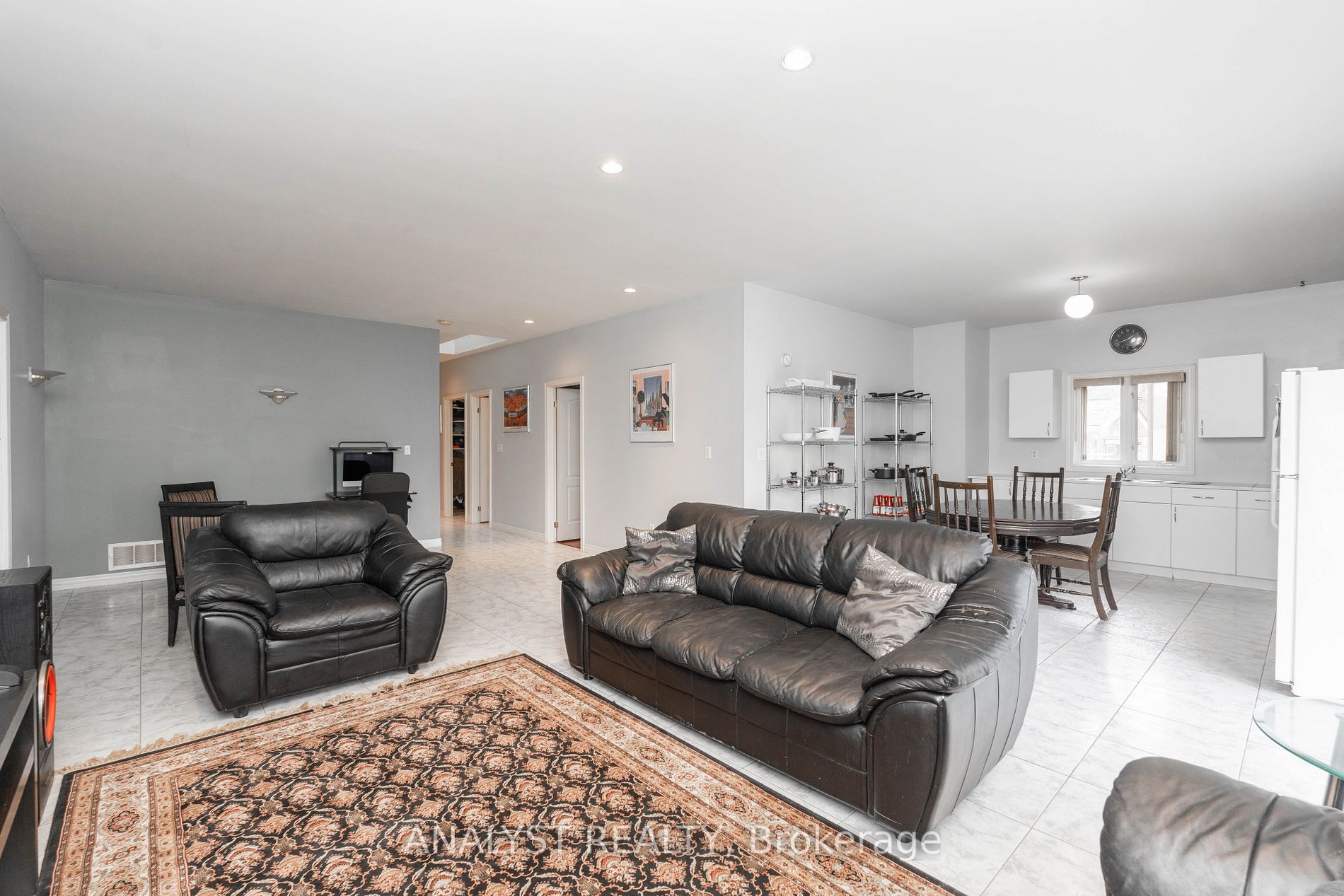 13076 Keele St