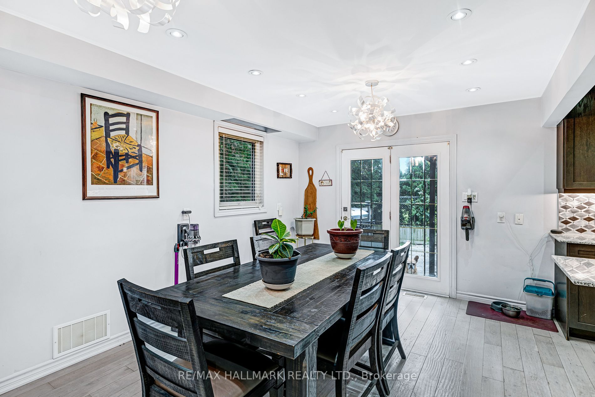 242 Collings Ave