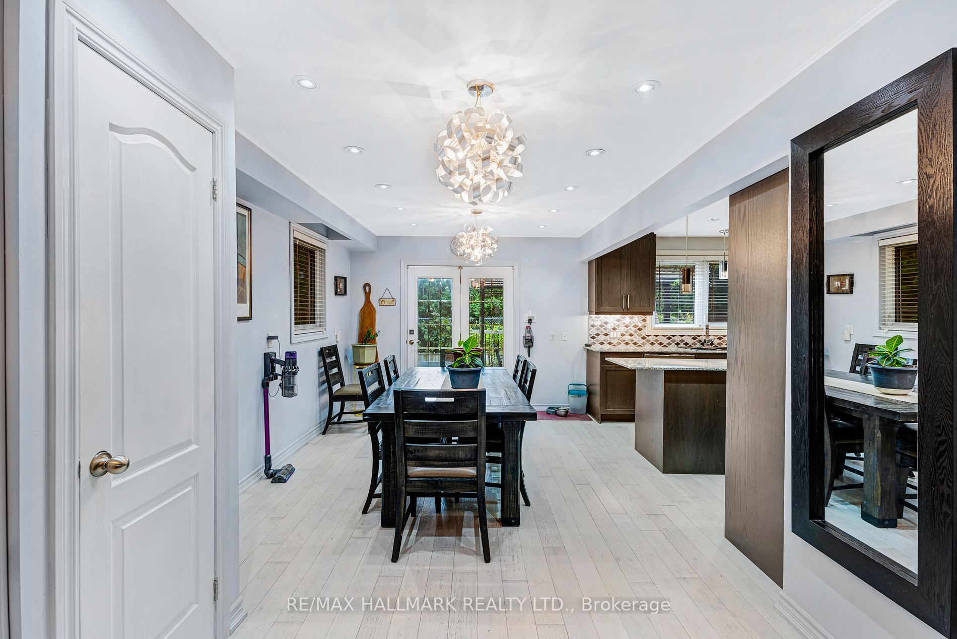 242 Collings Ave
