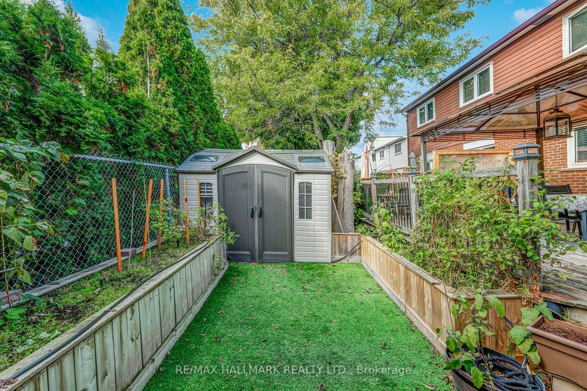 242 Collings Ave
