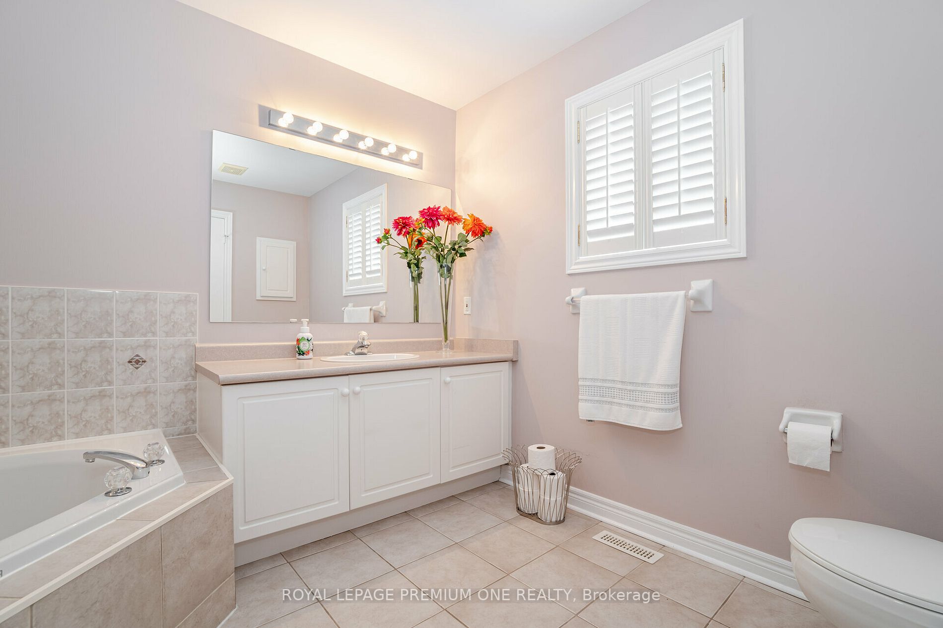 49 Pine Hollow Cres