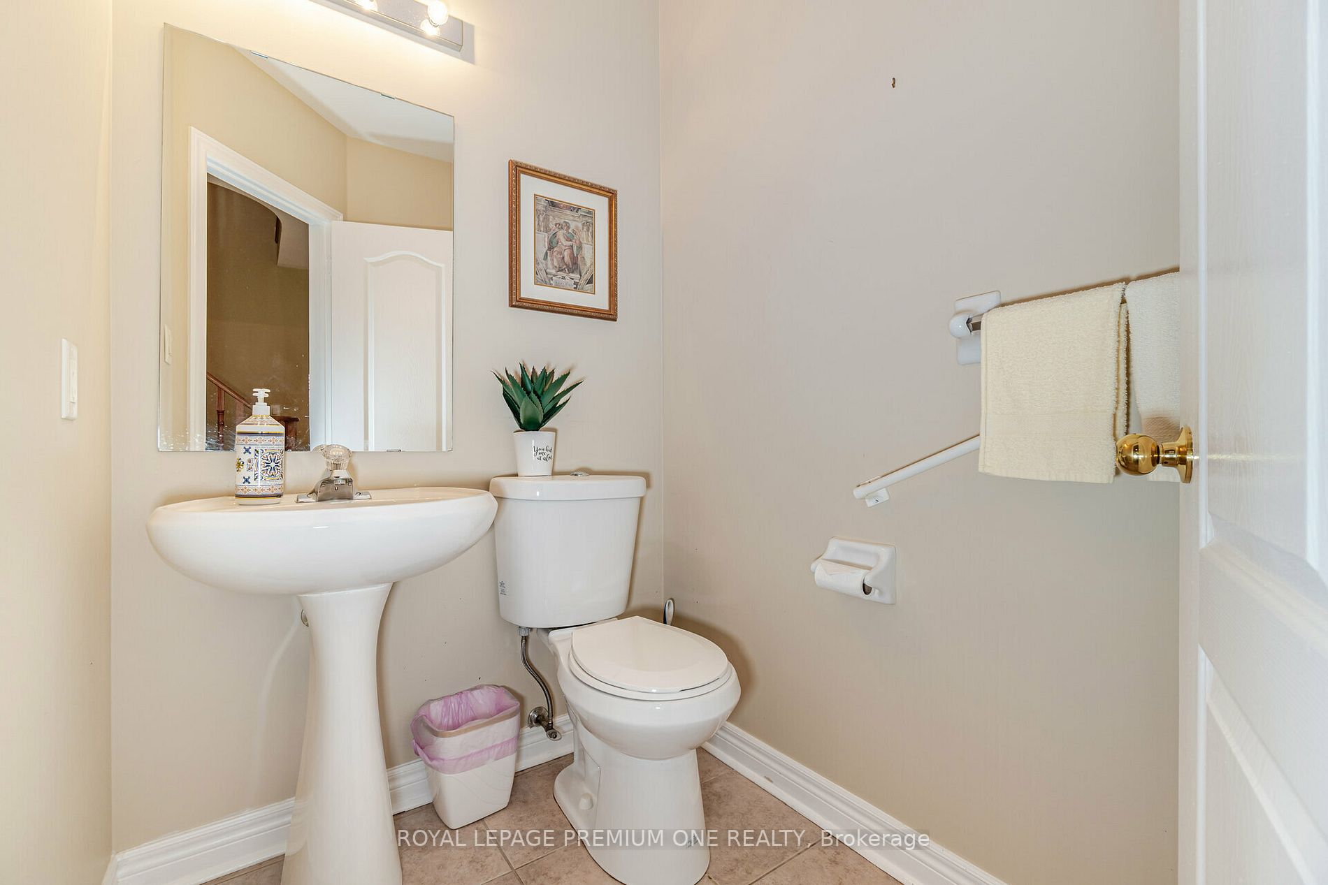 49 Pine Hollow Cres