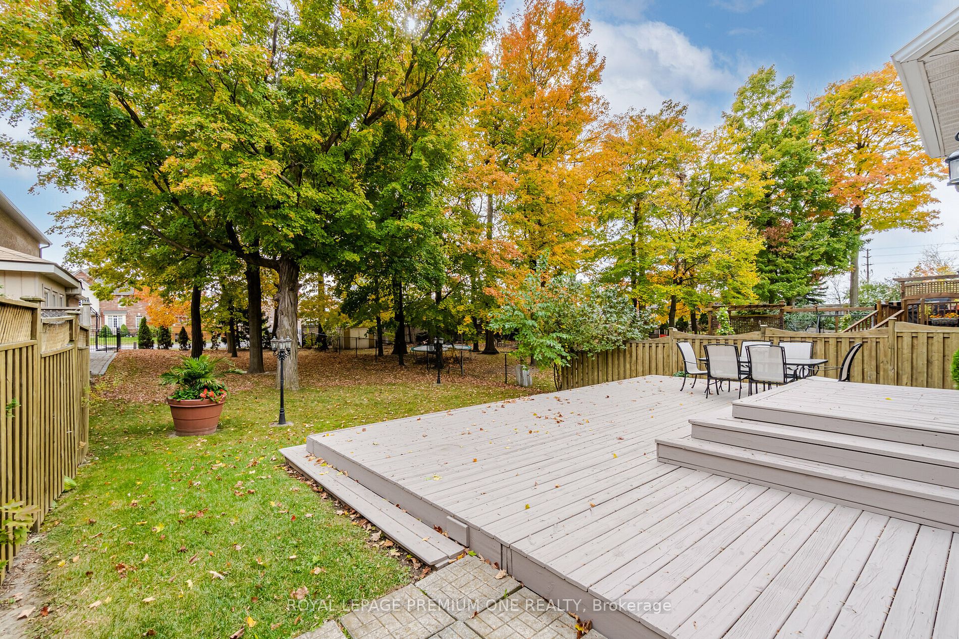 49 Pine Hollow Cres
