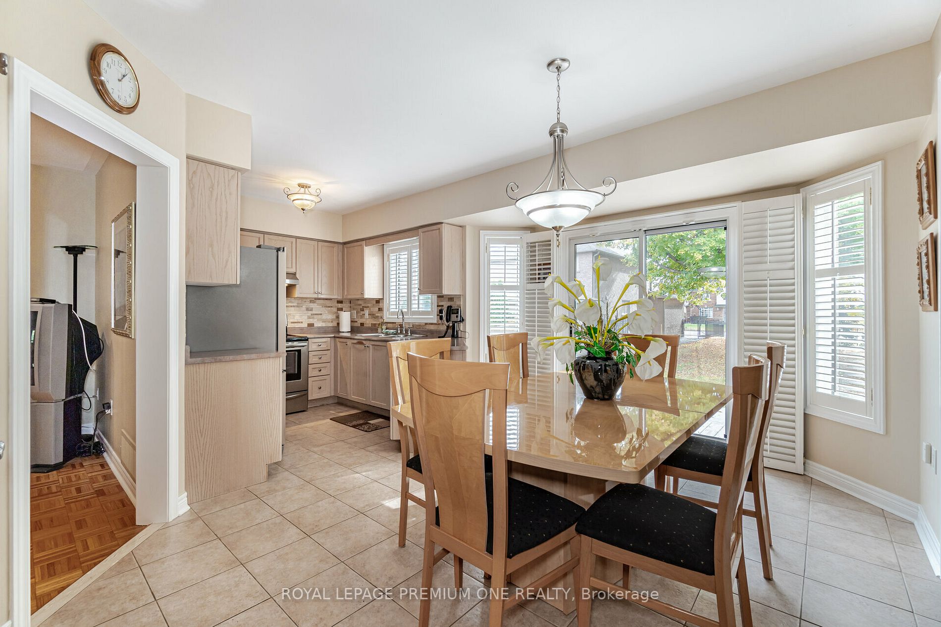 49 Pine Hollow Cres