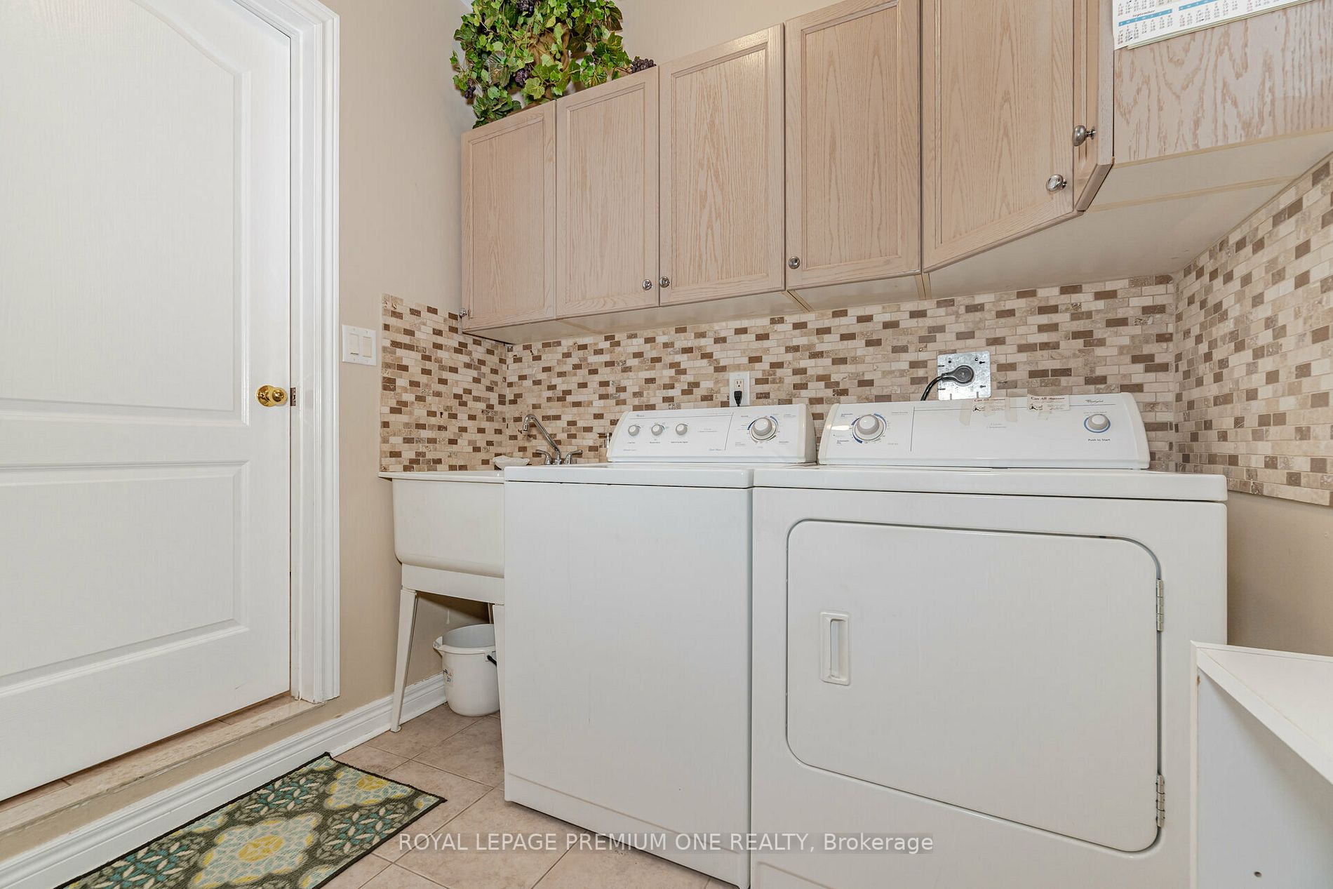 49 Pine Hollow Cres