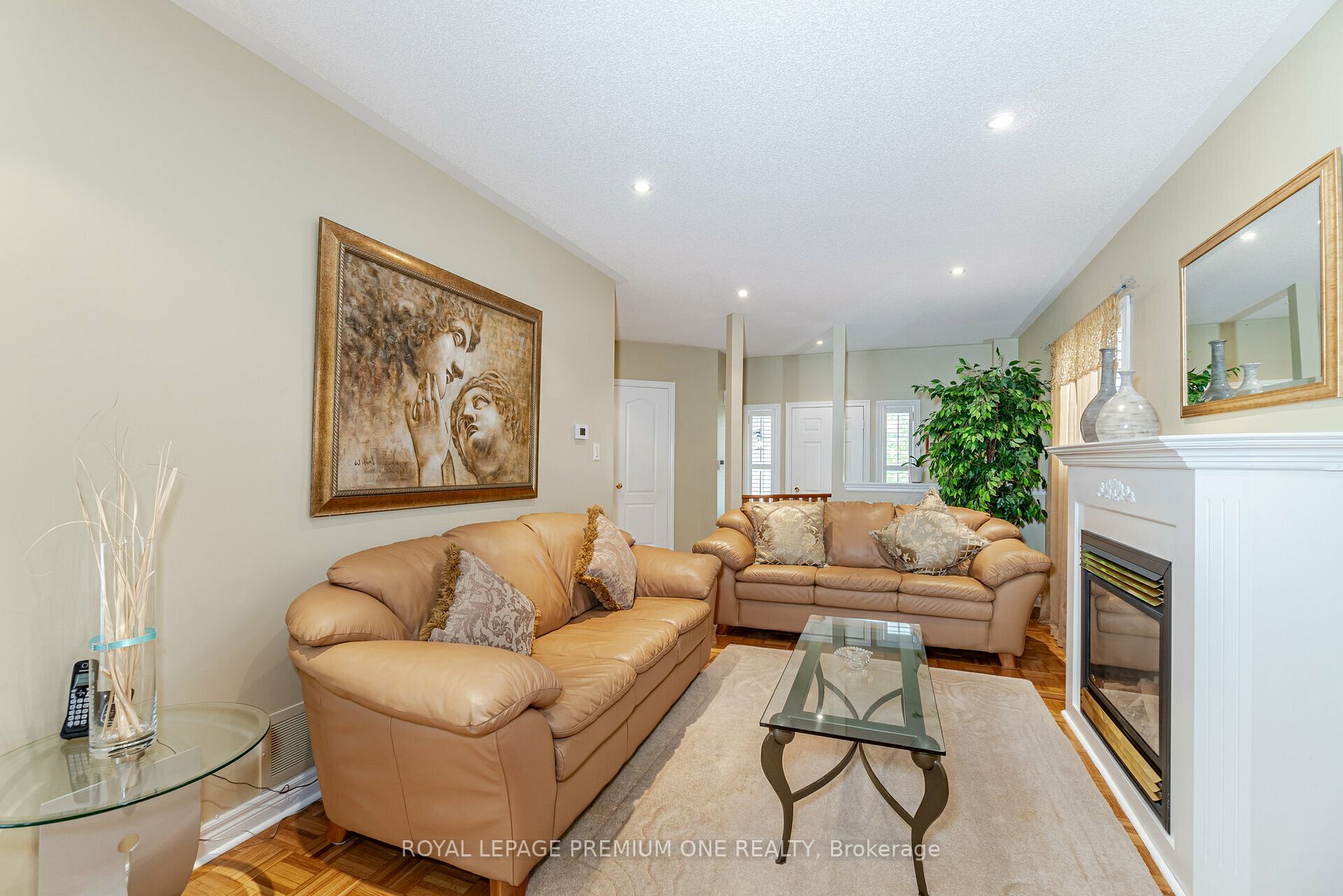 49 Pine Hollow Cres