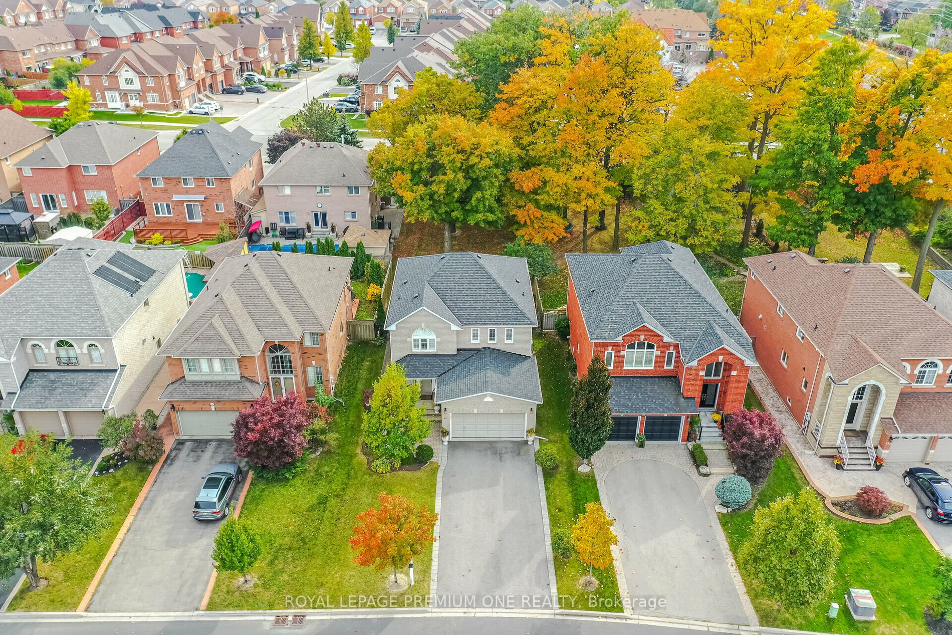 49 Pine Hollow Cres
