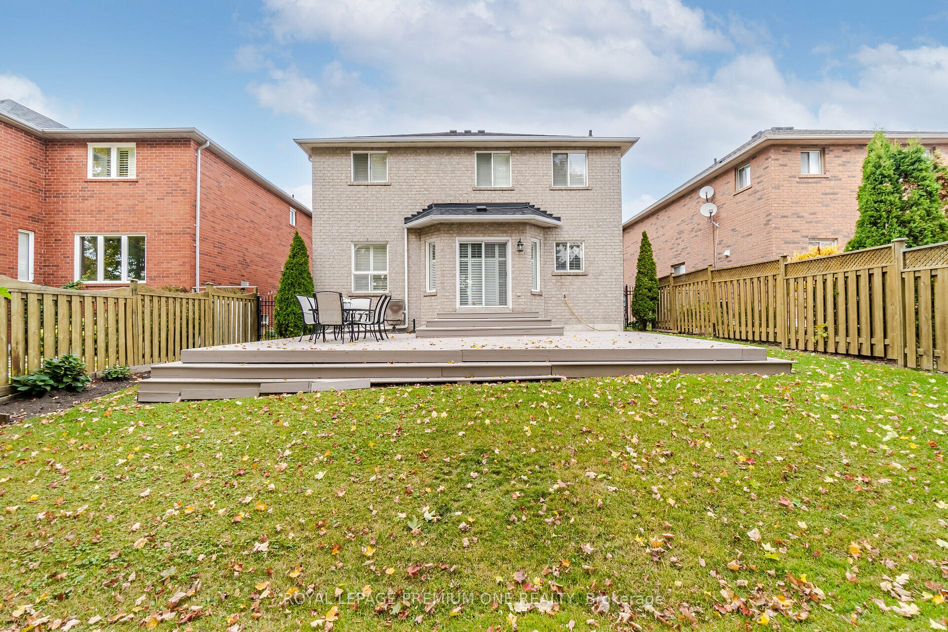 49 Pine Hollow Cres