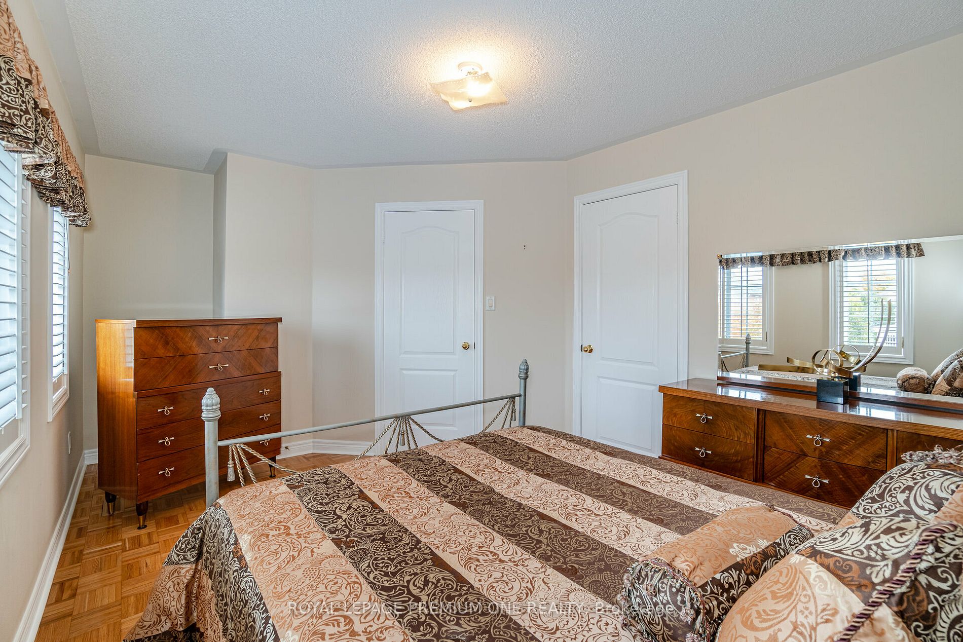 49 Pine Hollow Cres