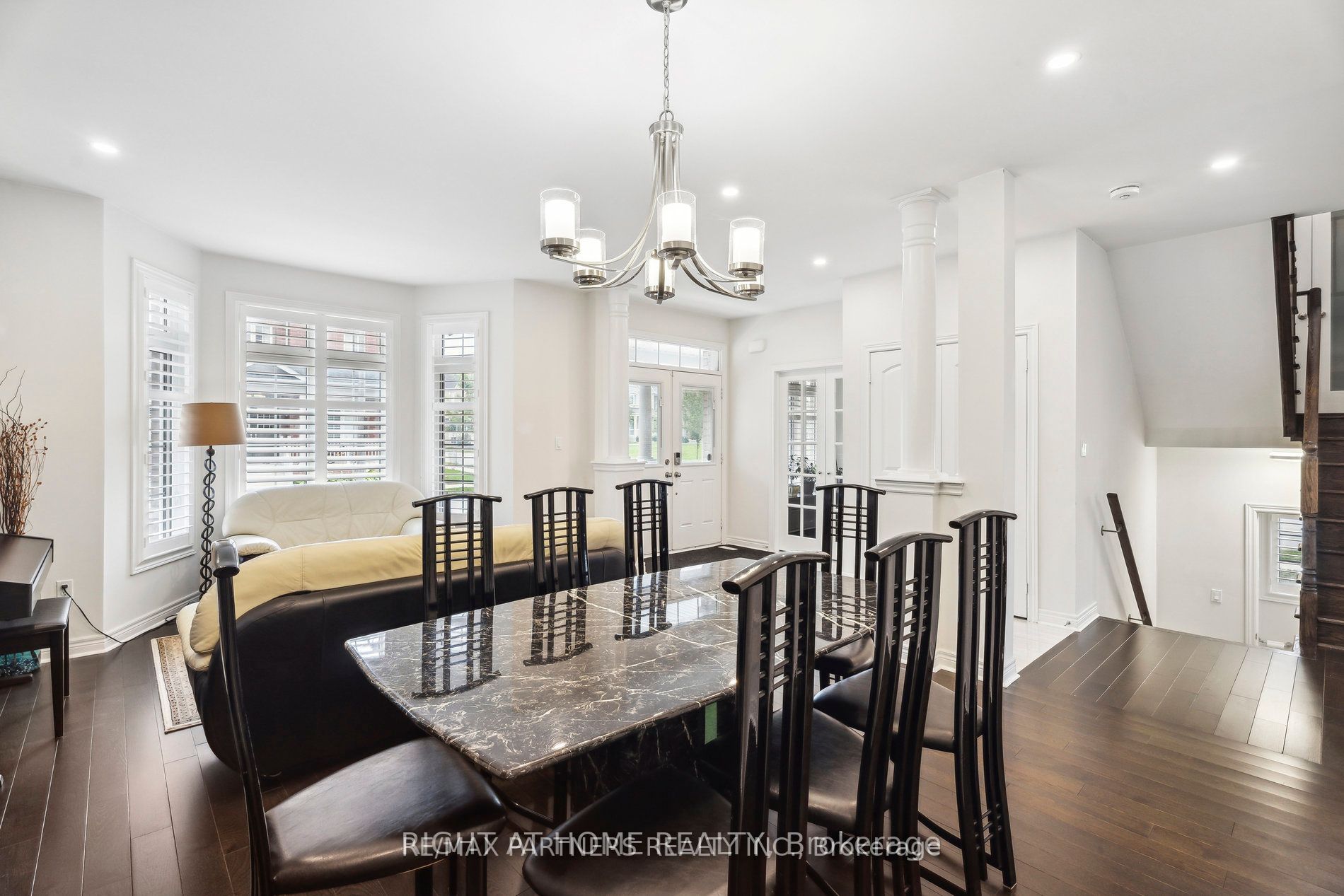 2 Portia St