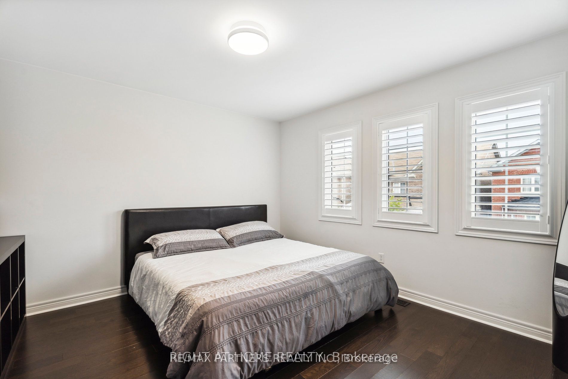 2 Portia St