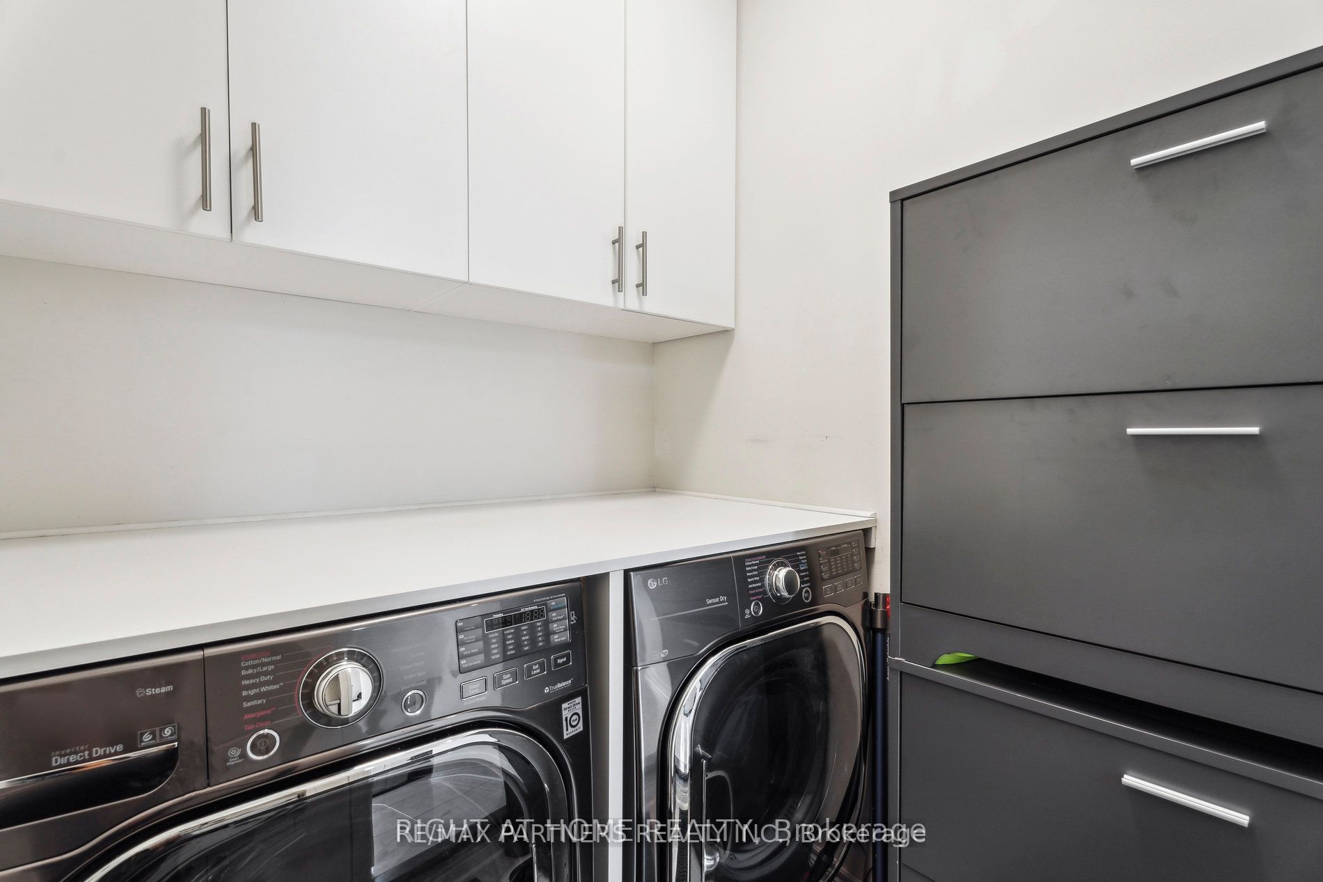 2 Portia St