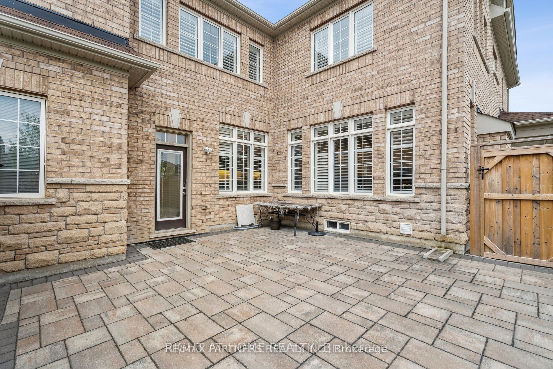 2 Portia St