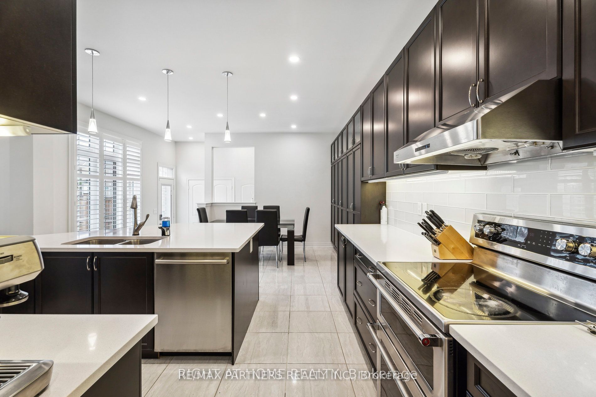 2 Portia St