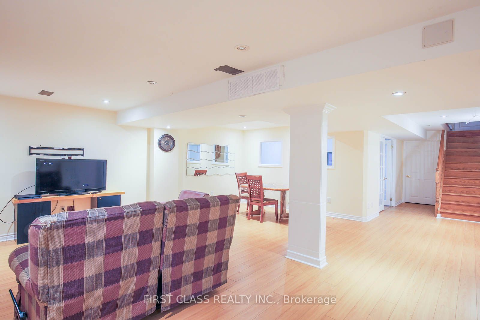 96 Westbury Crt