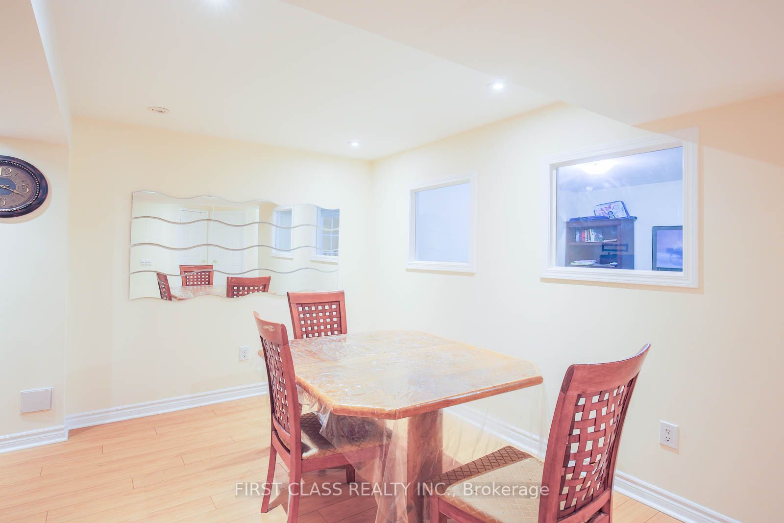 96 Westbury Crt