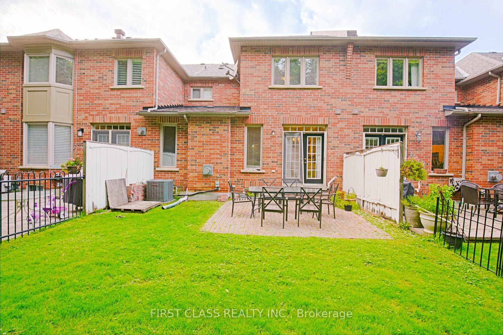 96 Westbury Crt
