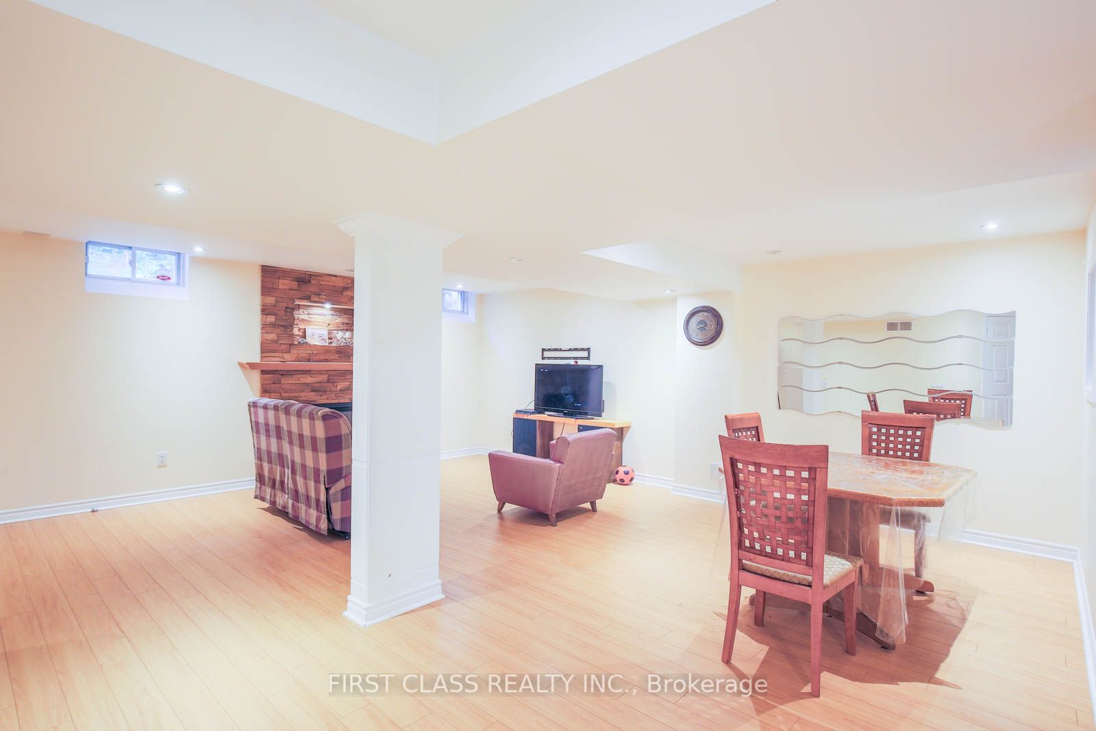 96 Westbury Crt