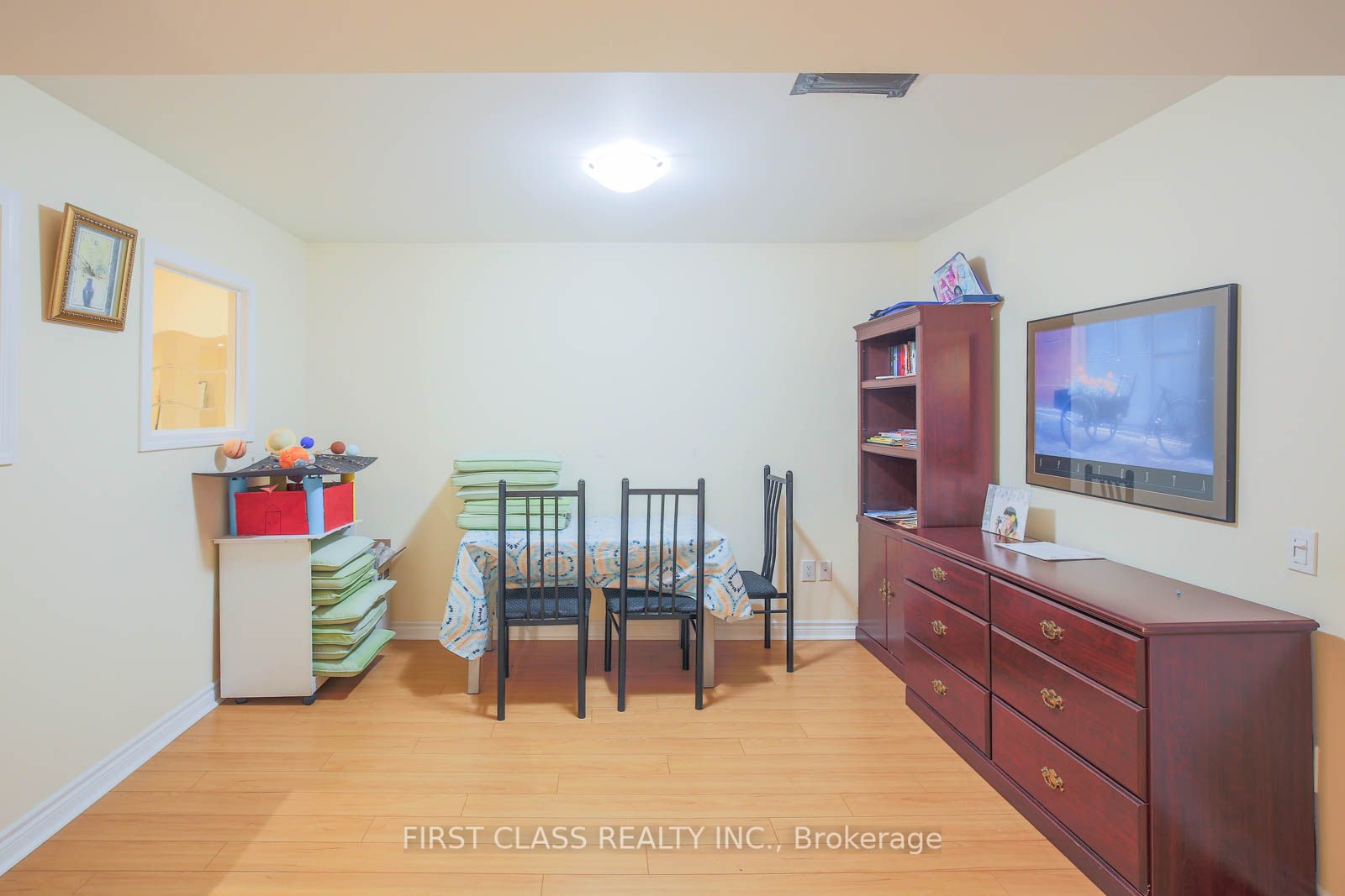 96 Westbury Crt