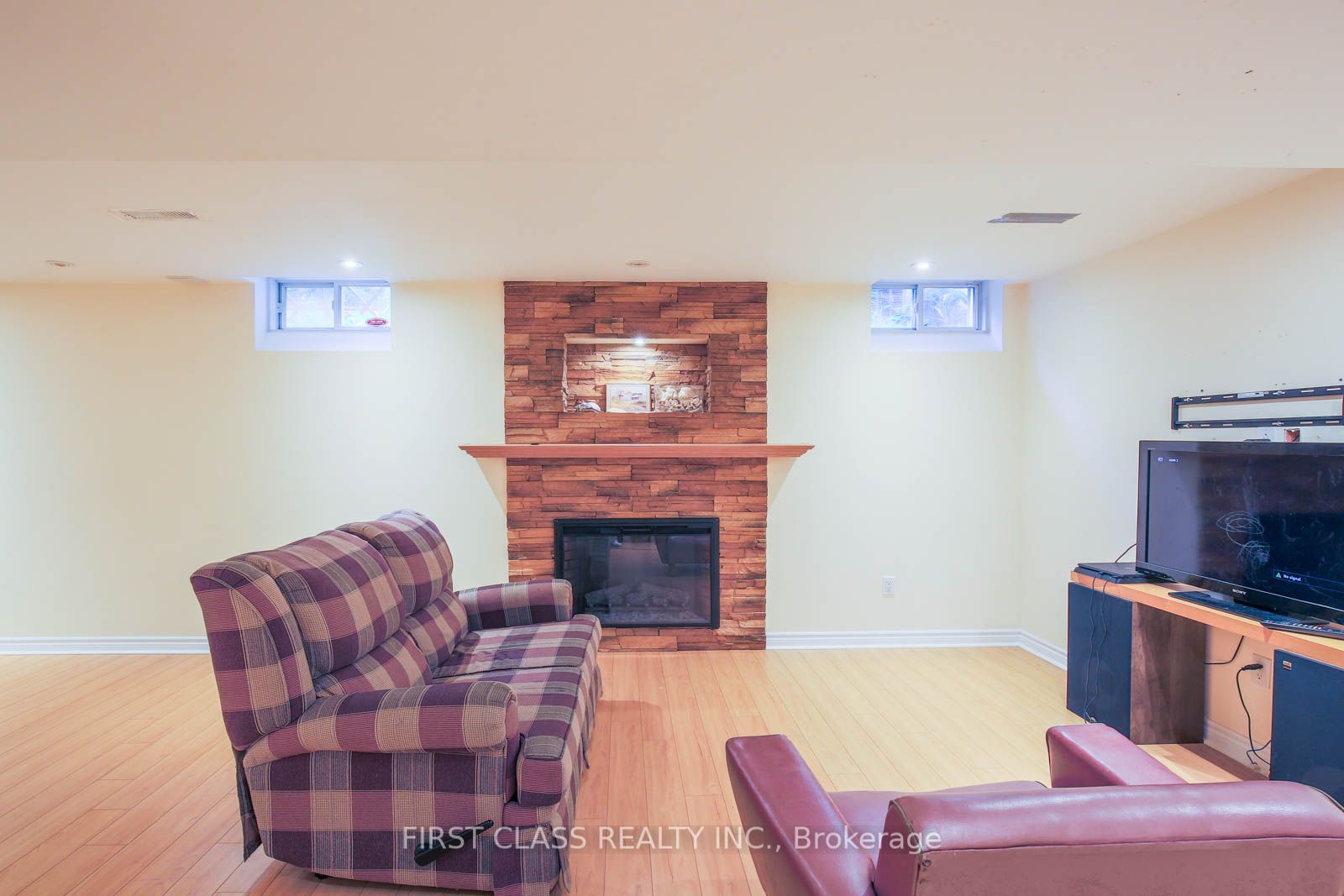 96 Westbury Crt