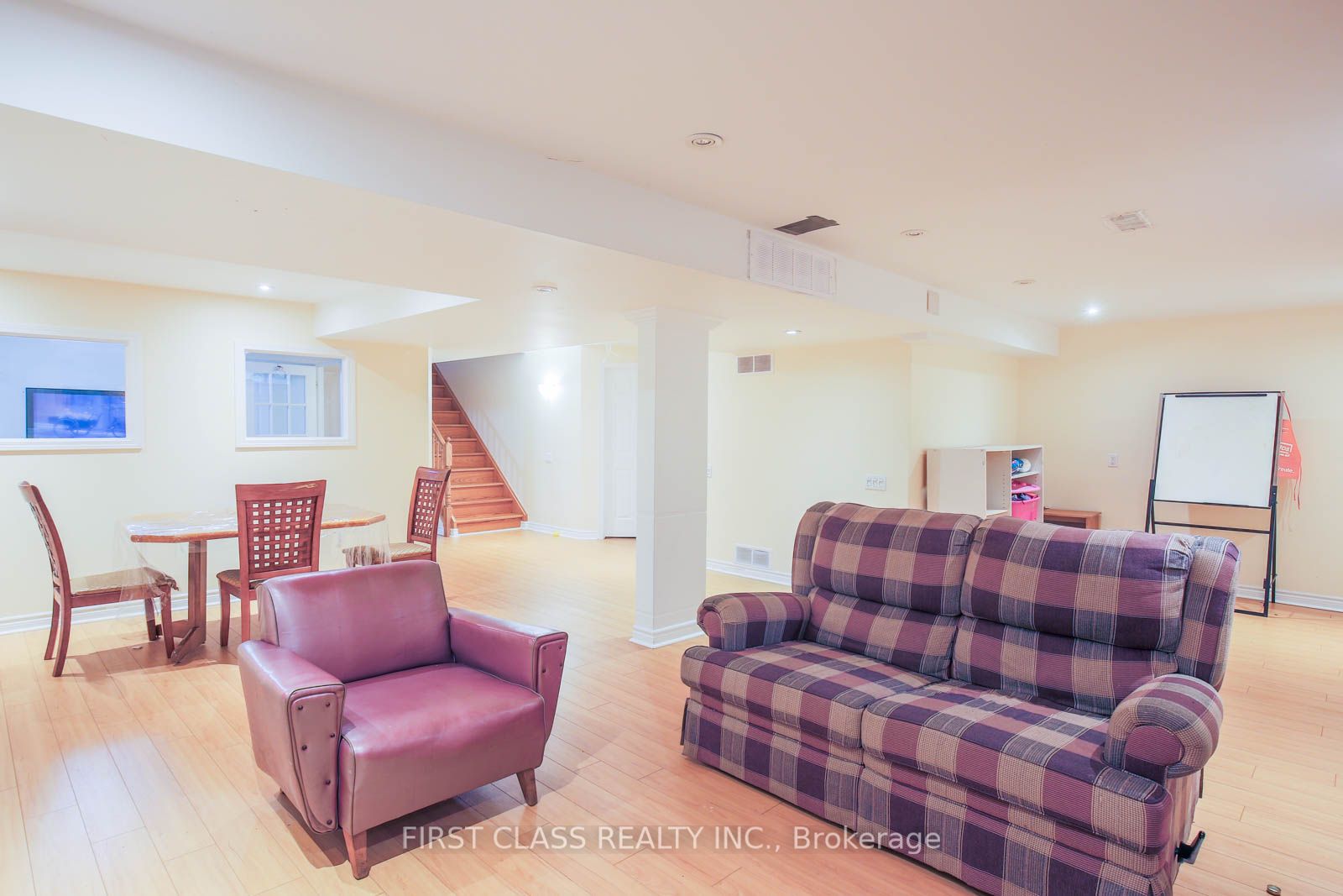 96 Westbury Crt