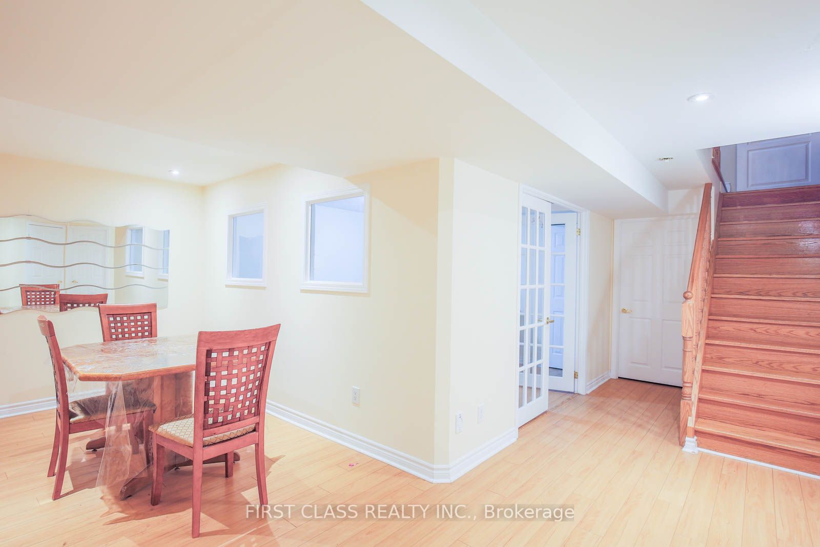 96 Westbury Crt