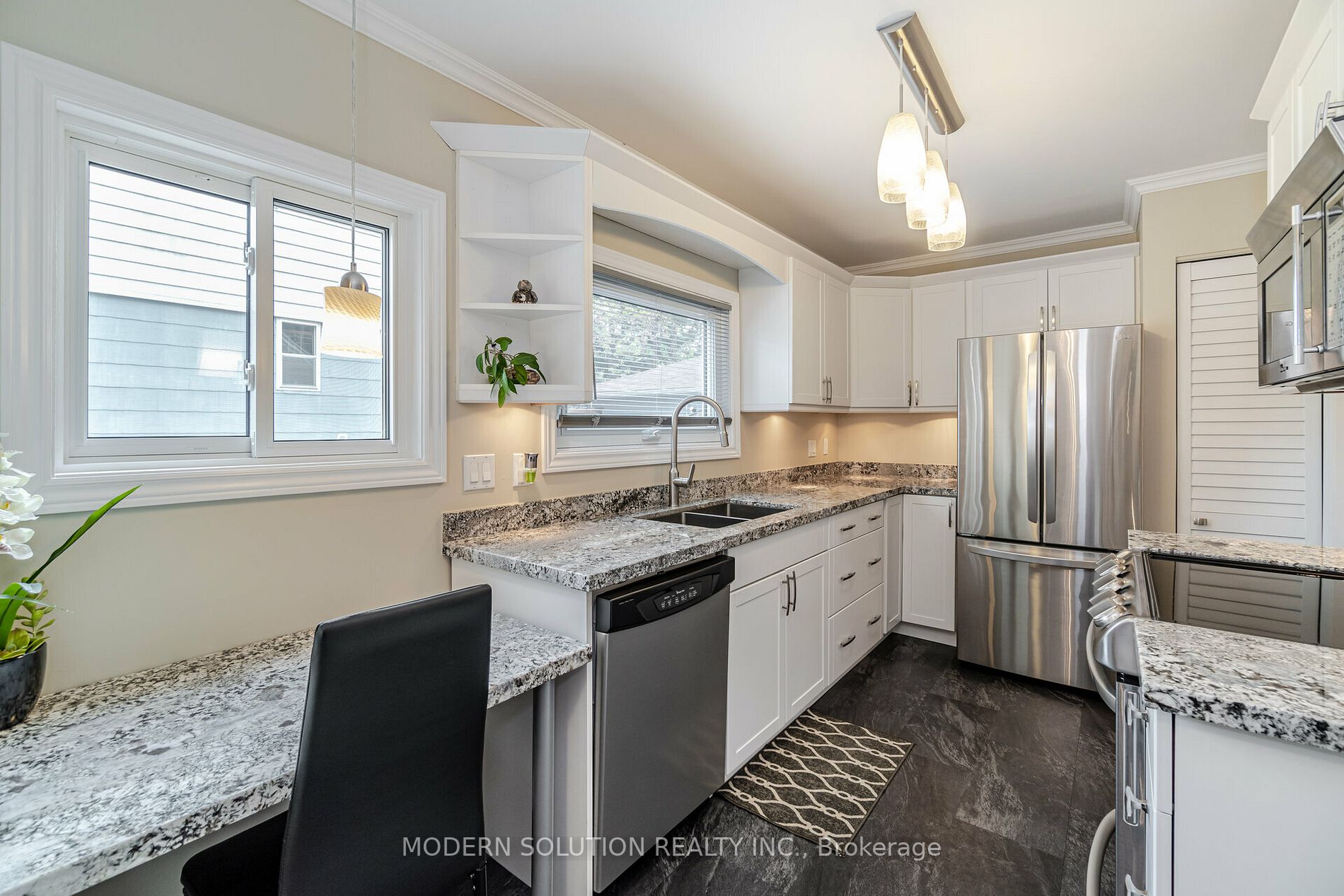 310 Cawthra Blvd