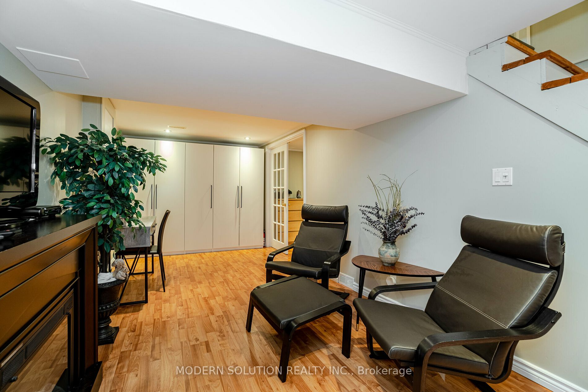 310 Cawthra Blvd