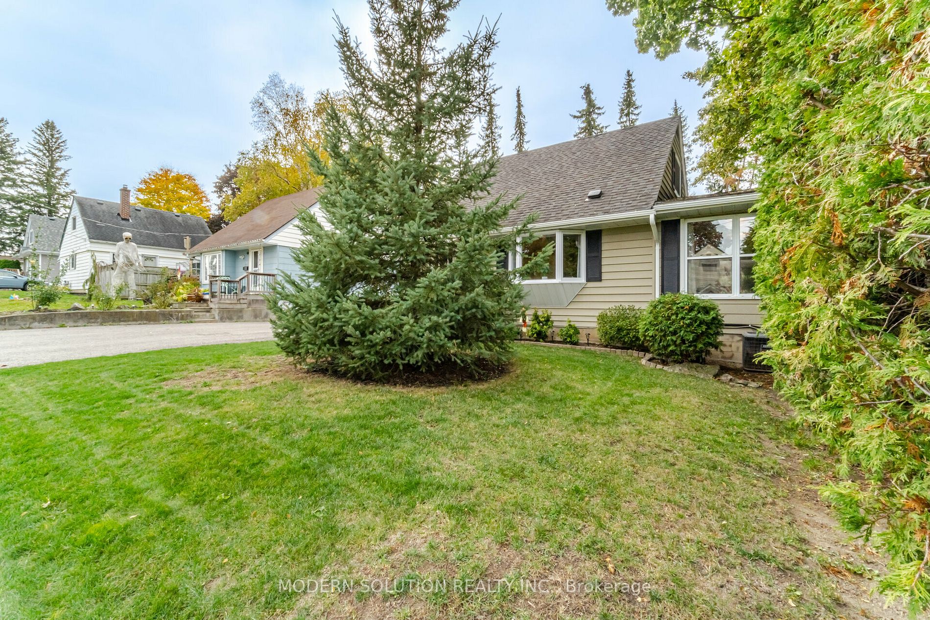 310 Cawthra Blvd
