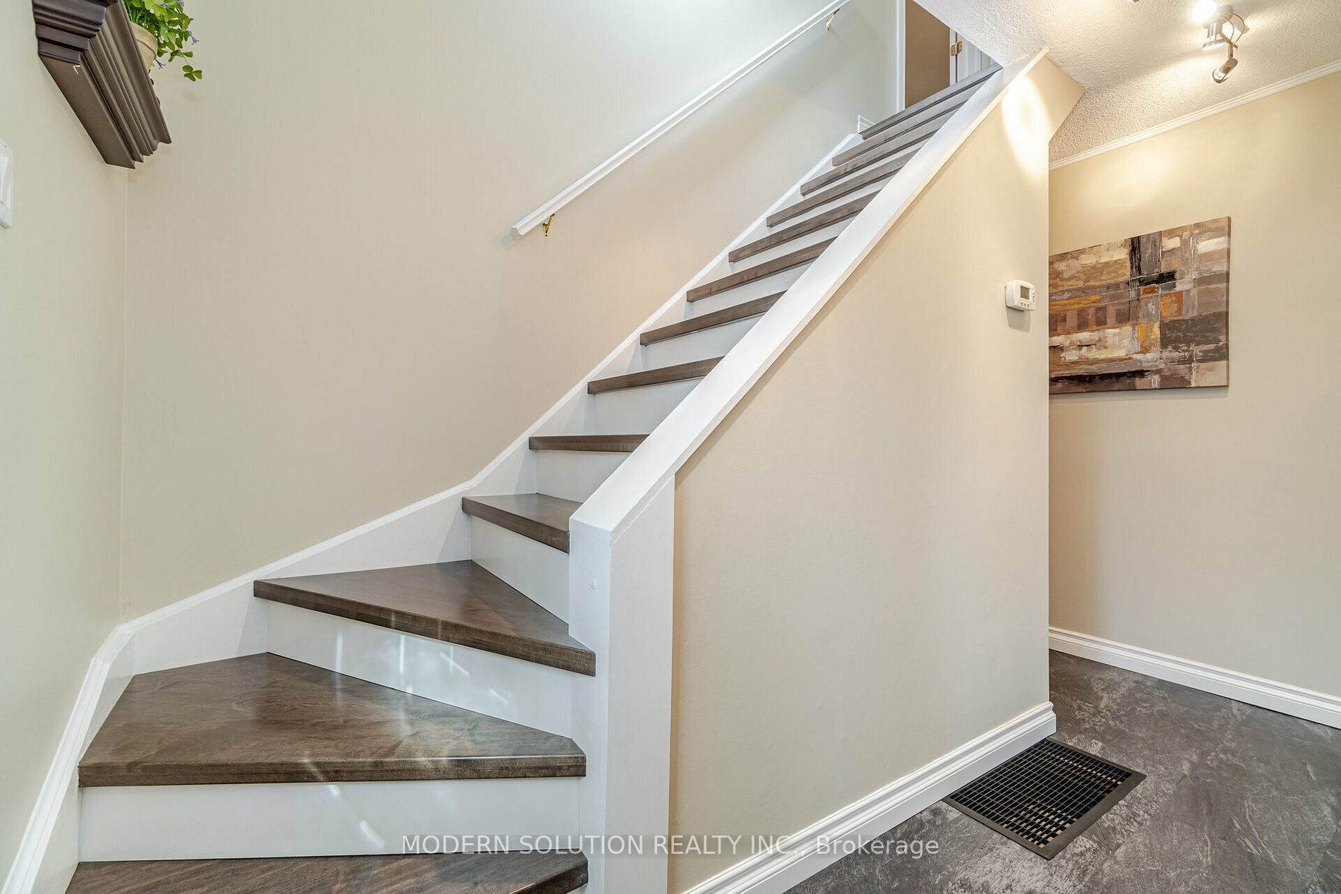 310 Cawthra Blvd