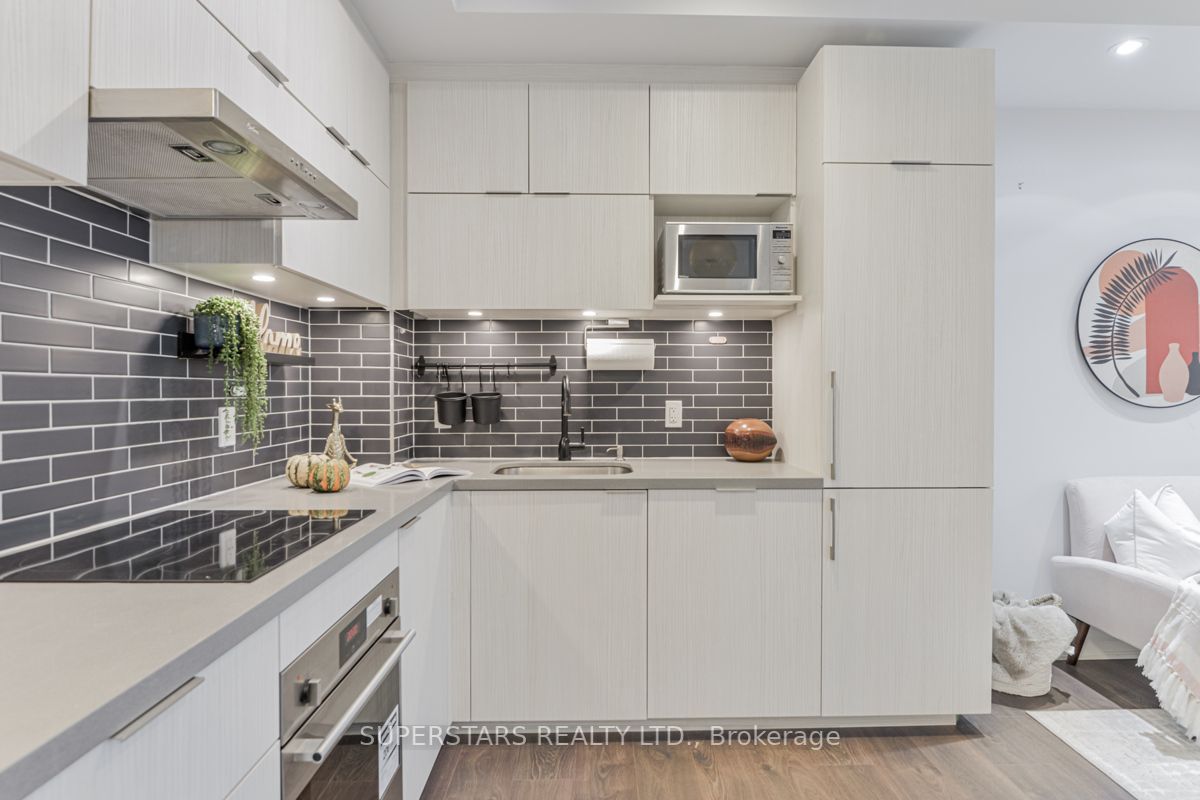 8 Rouge Valley Dr, #808