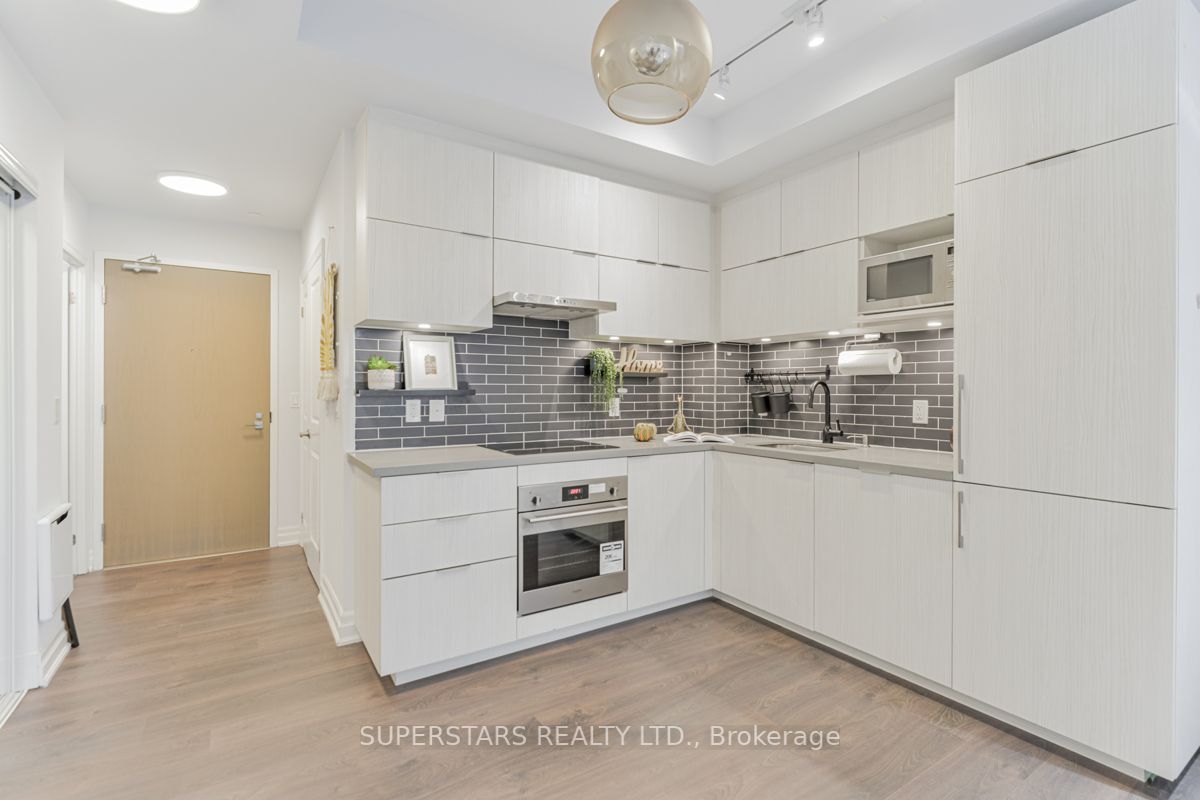 8 Rouge Valley Dr, #808