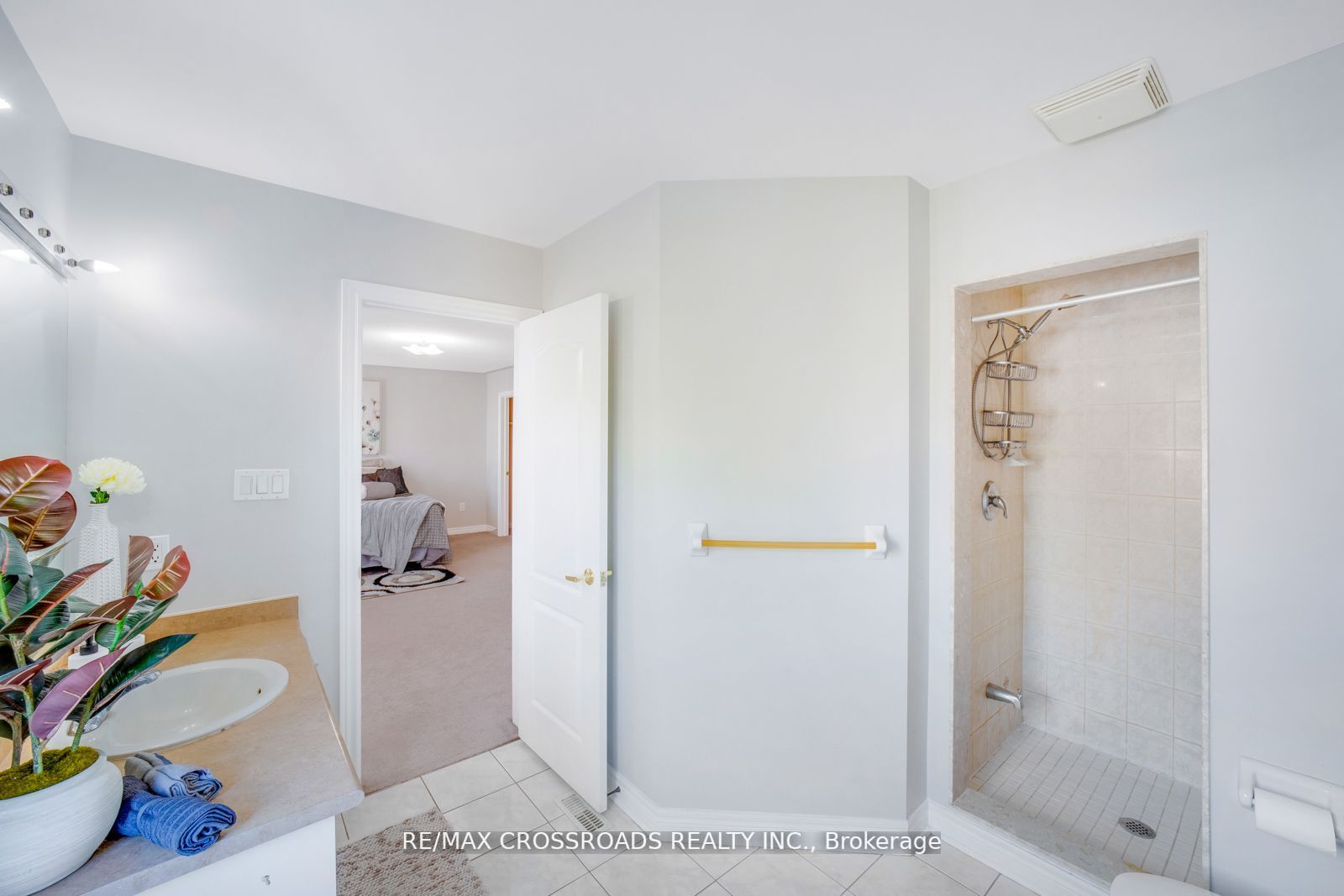 375 Mantle Ave