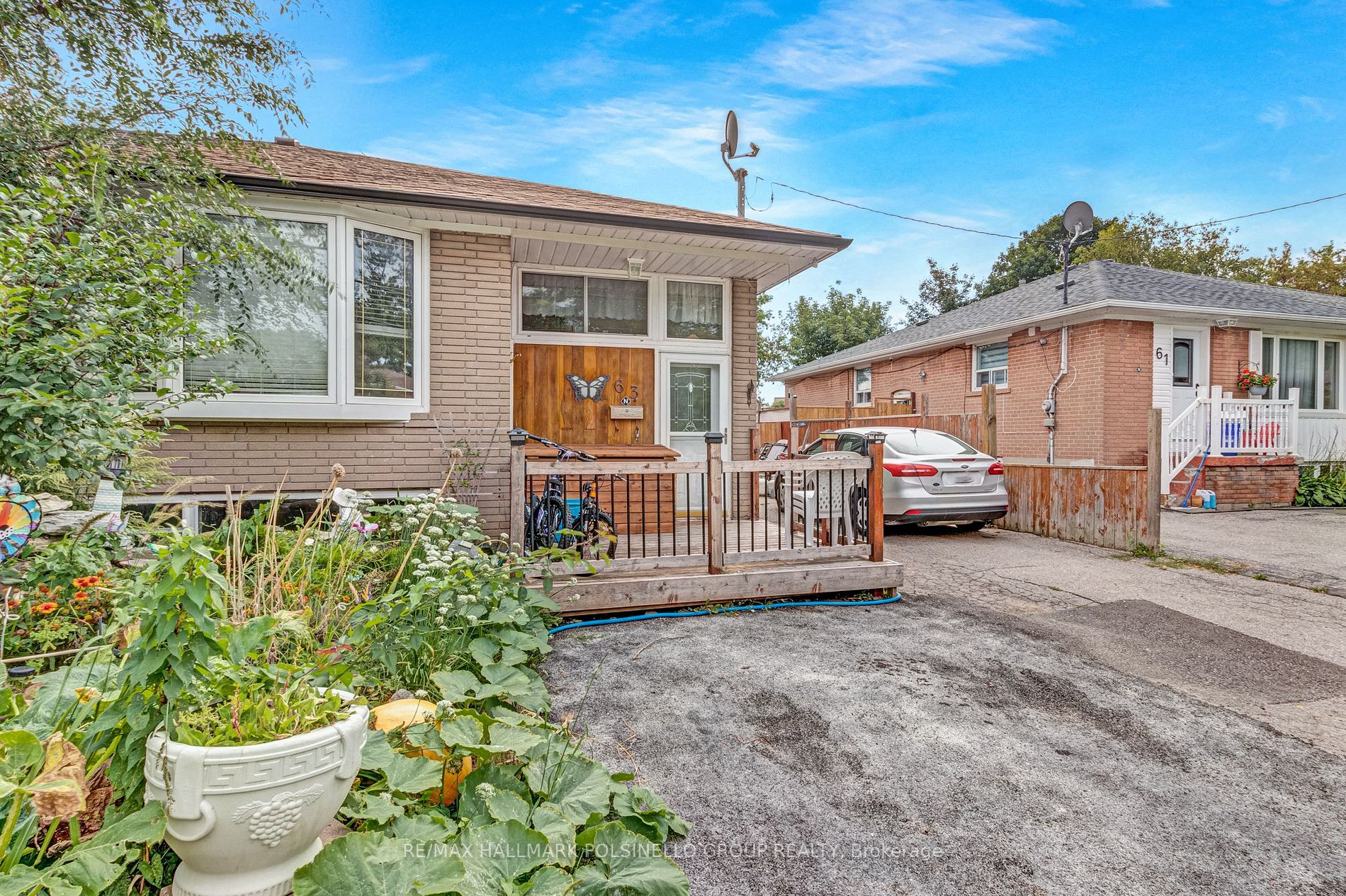 63 Longford Dr