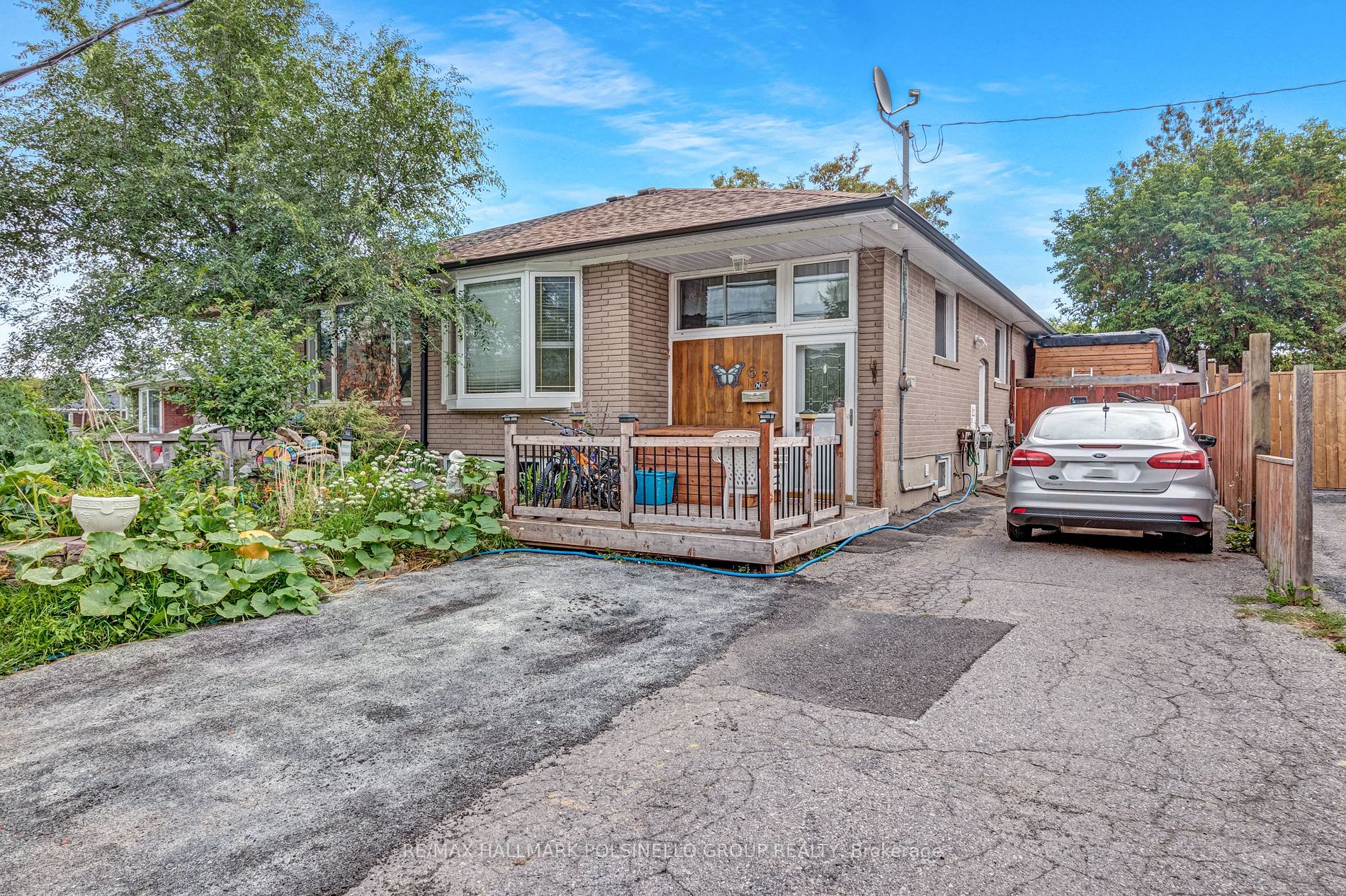 63 Longford Dr