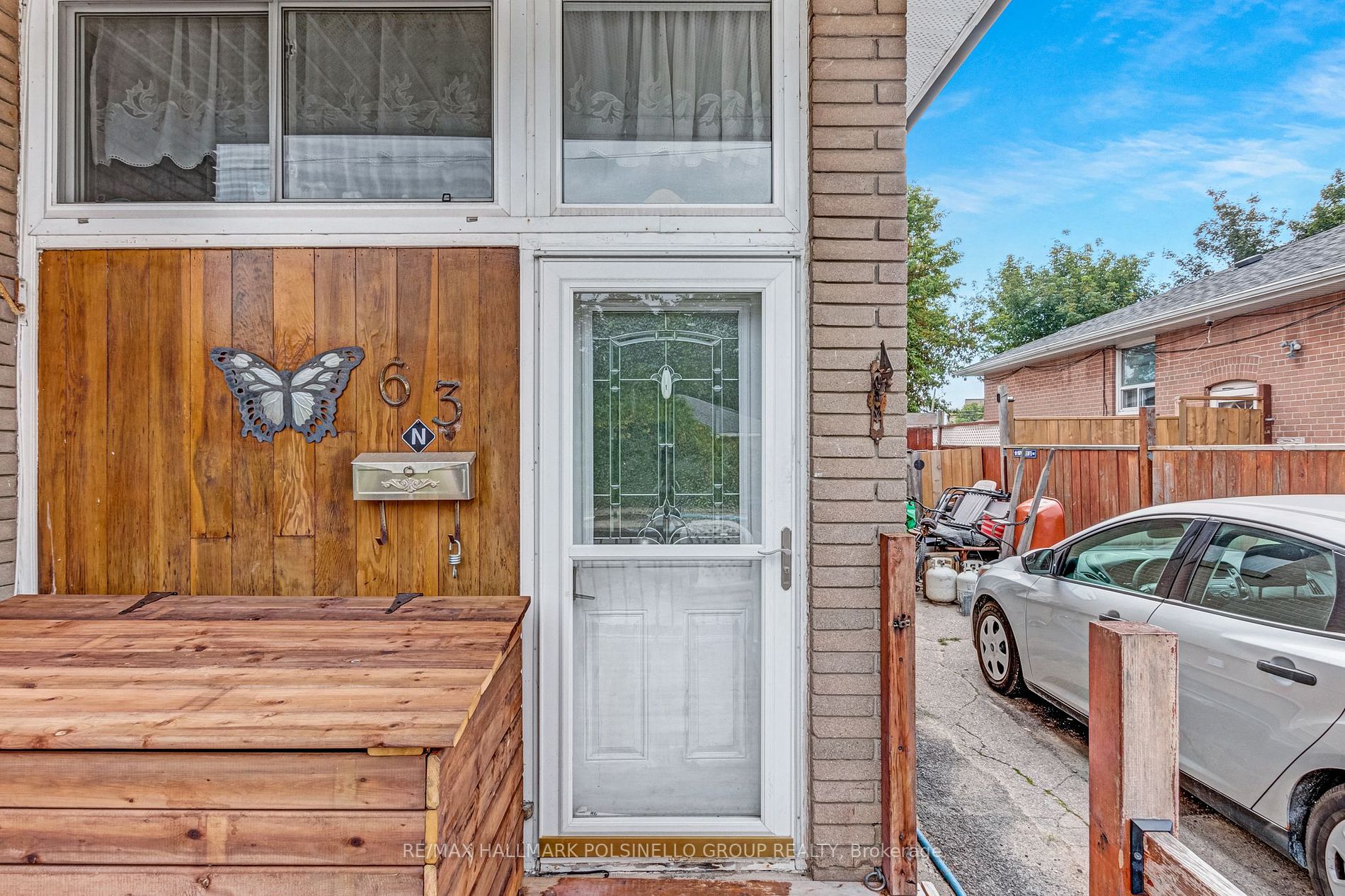 63 Longford Dr
