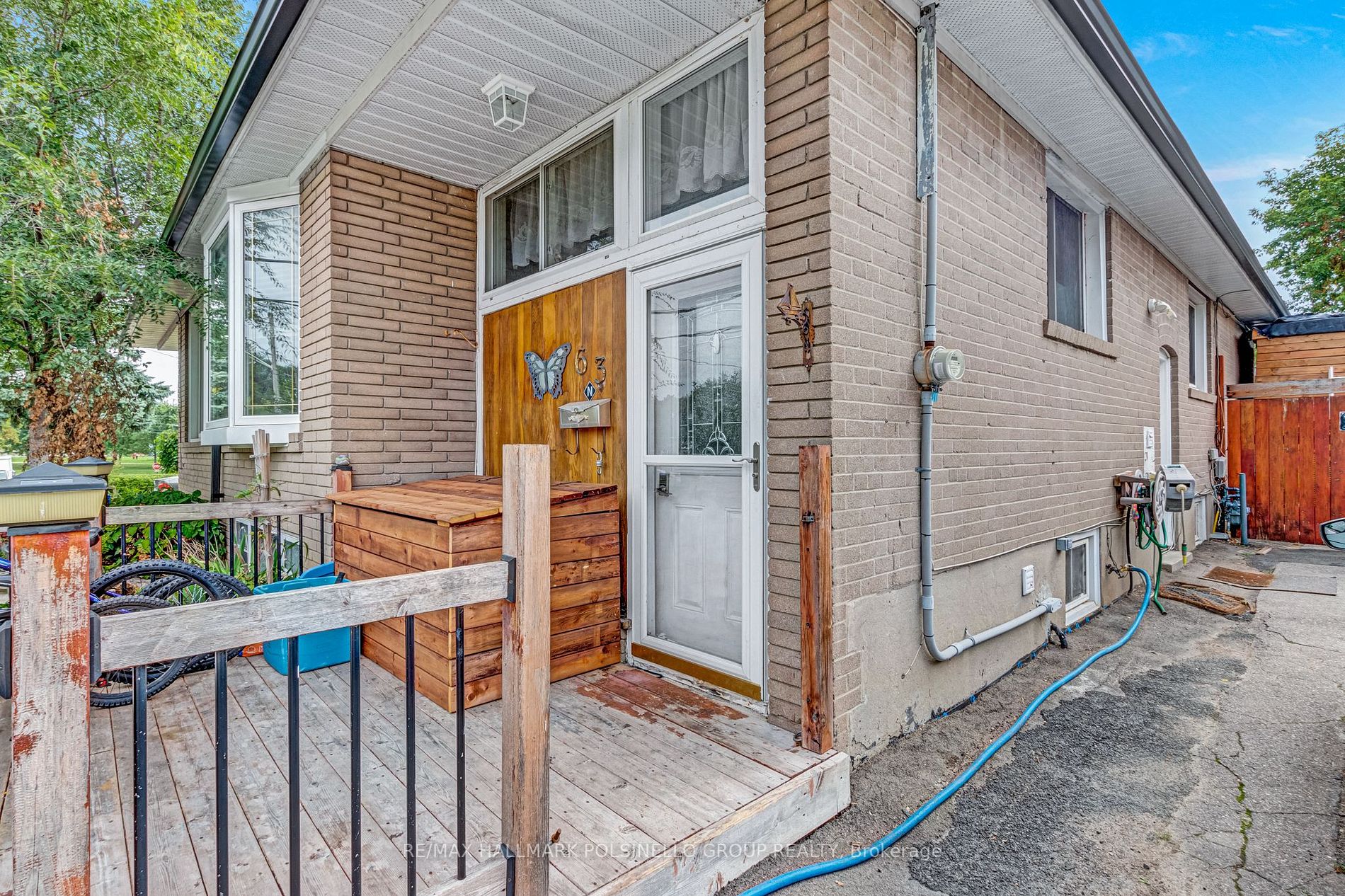 63 Longford Dr