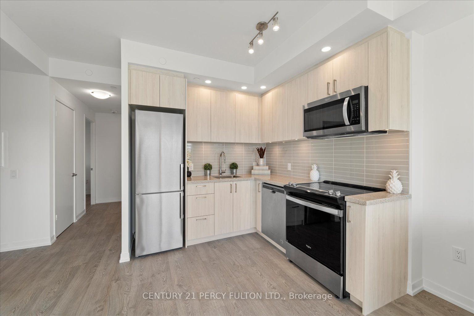 8868 Yonge St, #521E