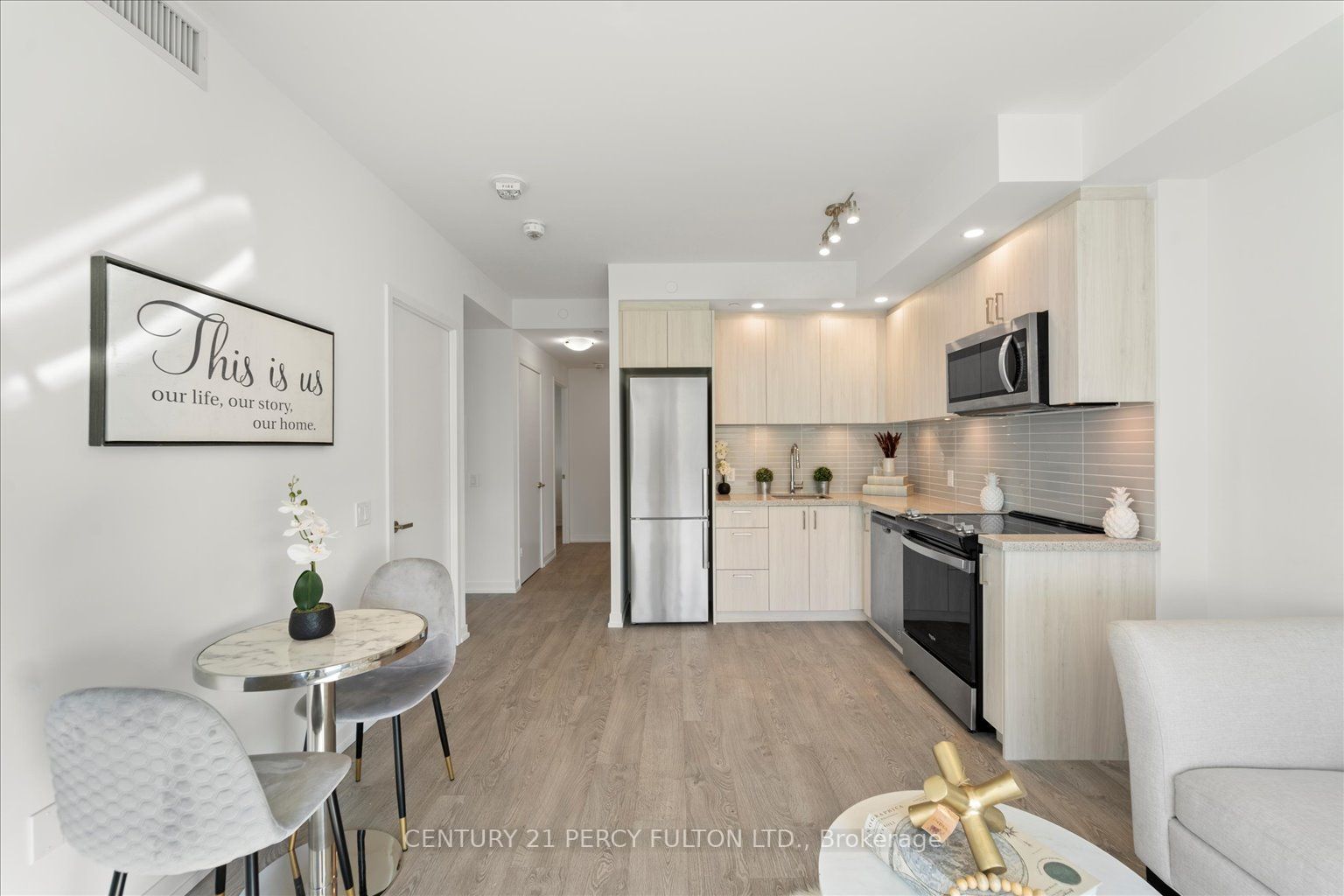 8868 Yonge St, #521E