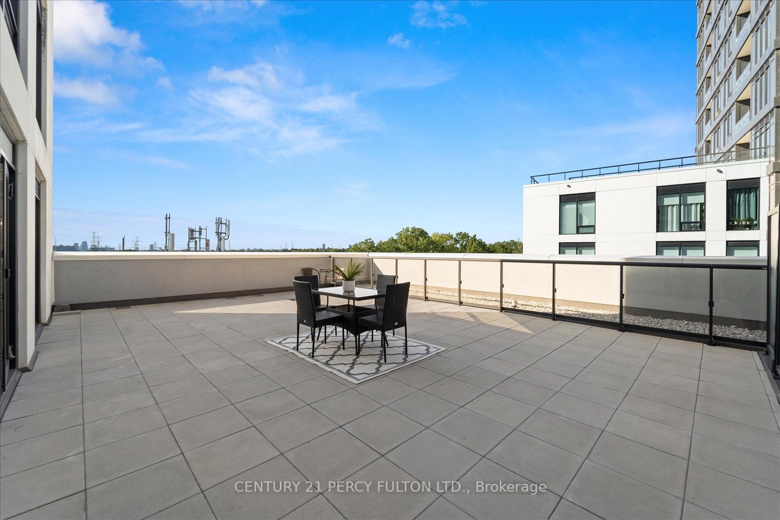 8868 Yonge St, #521E