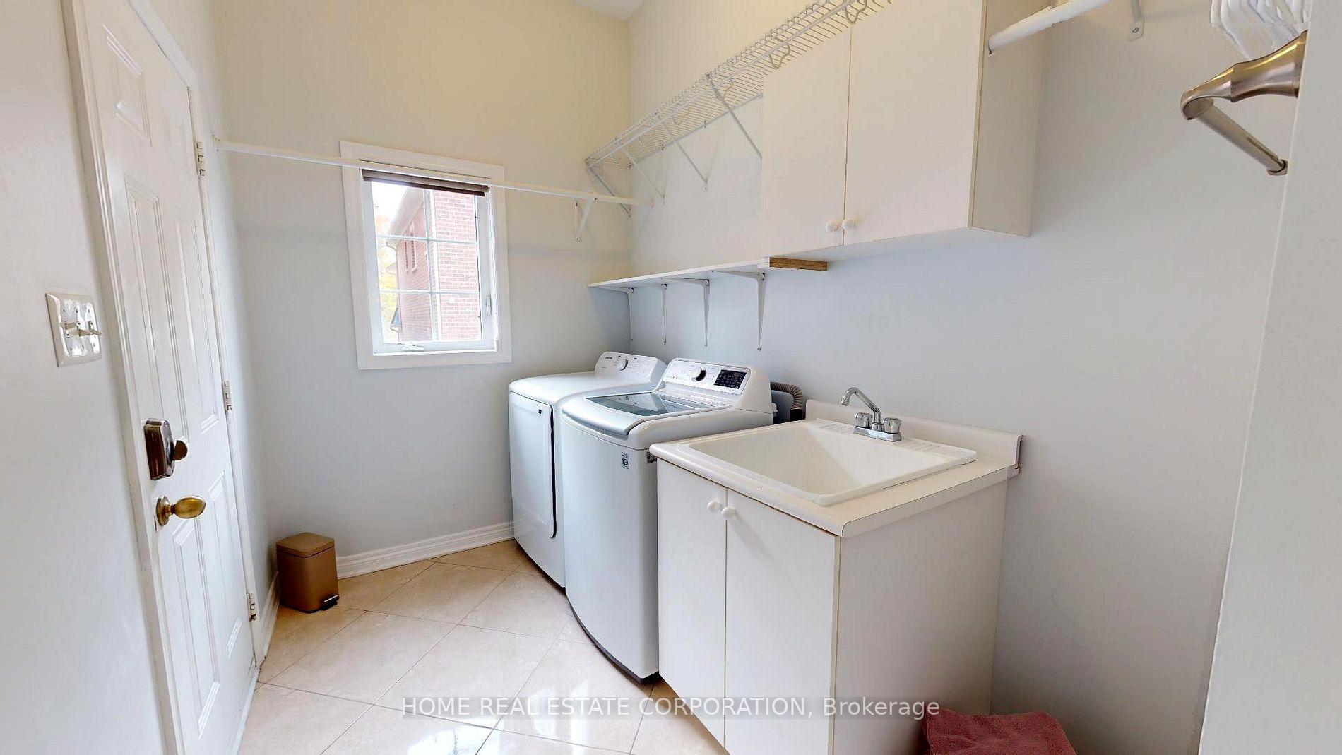 909 Riordan Crt