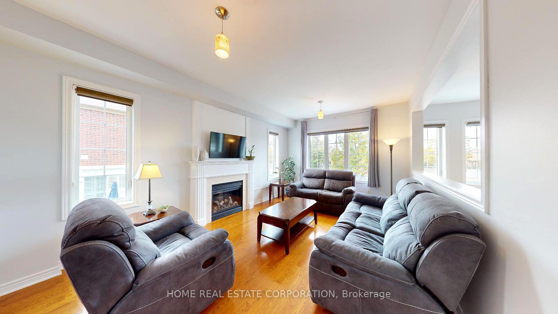 909 Riordan Crt