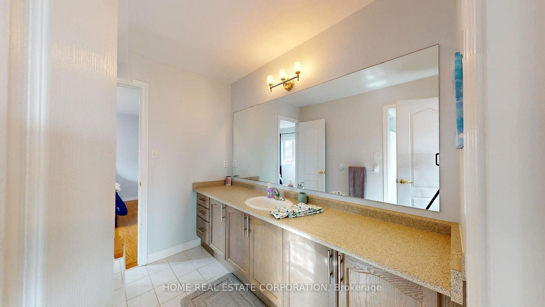 909 Riordan Crt