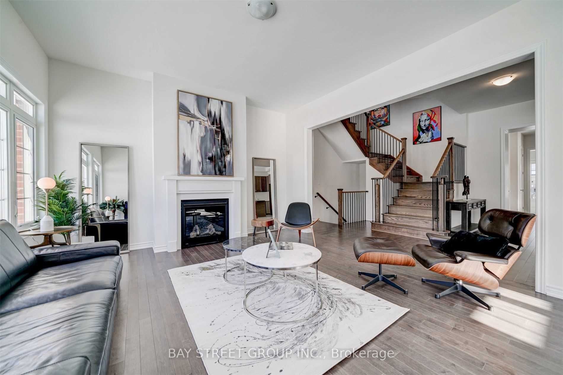 2 Valeeo St N