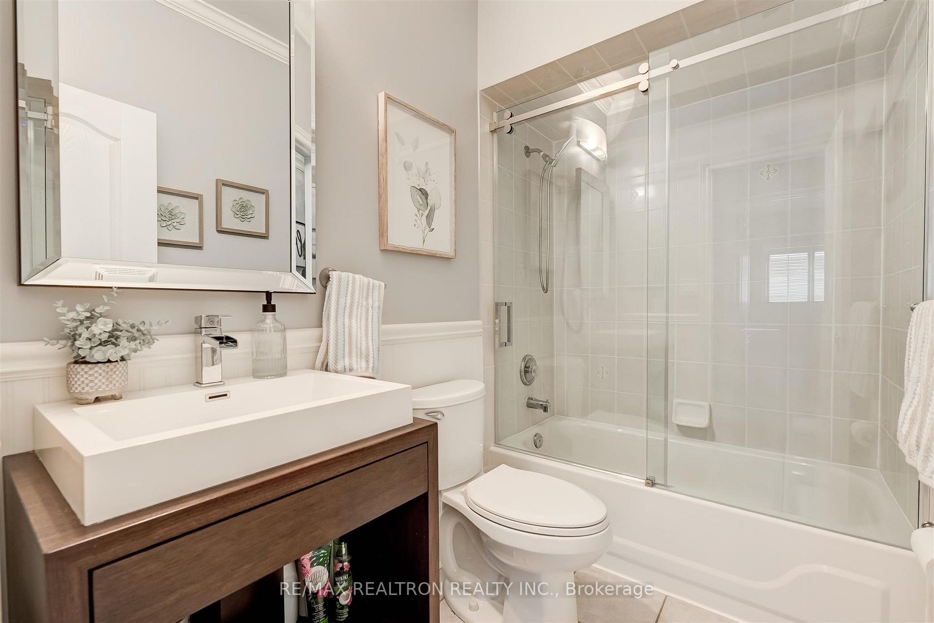 1059 Broughton Lane