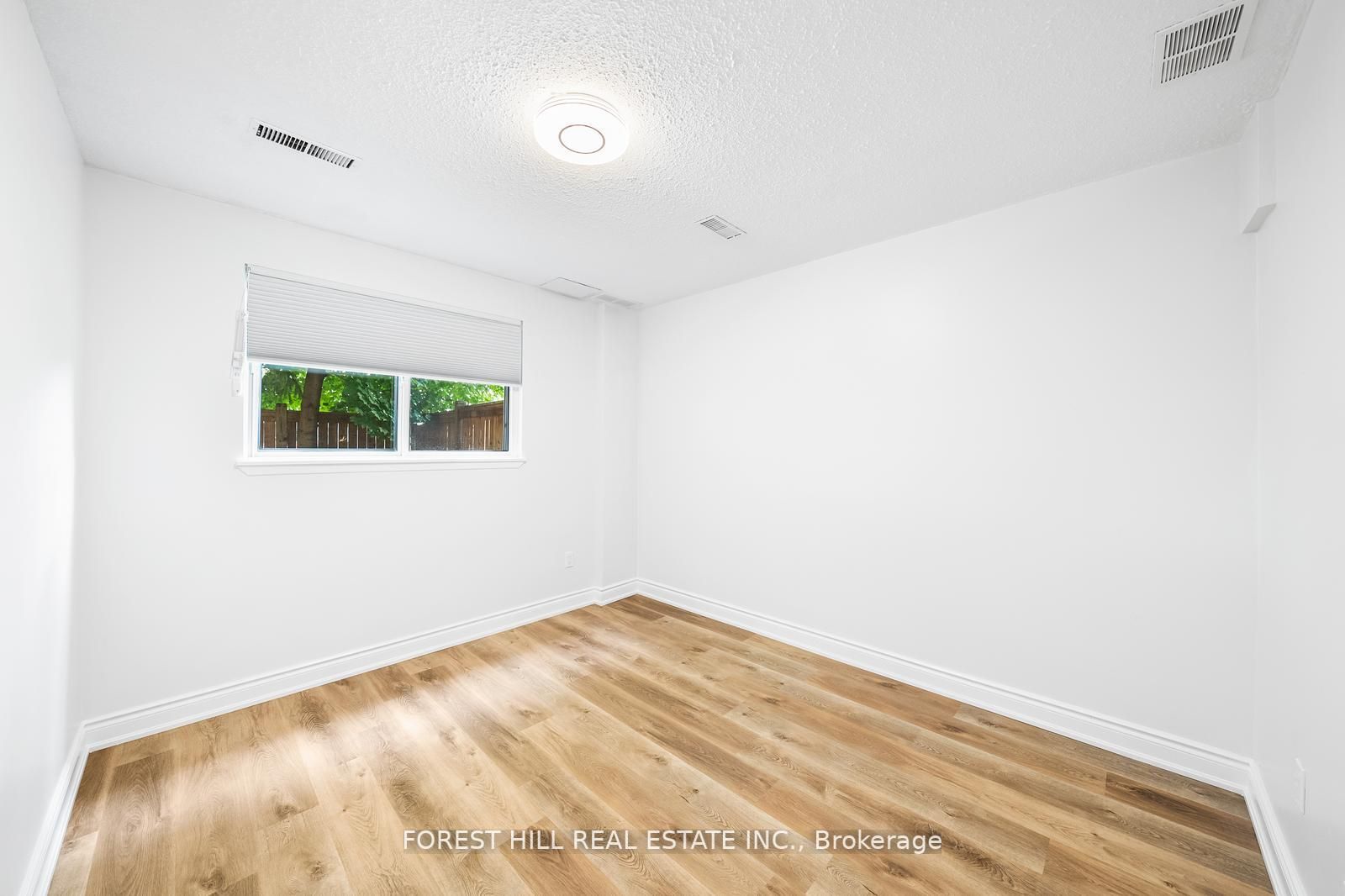 12 Poplar Cres, #34