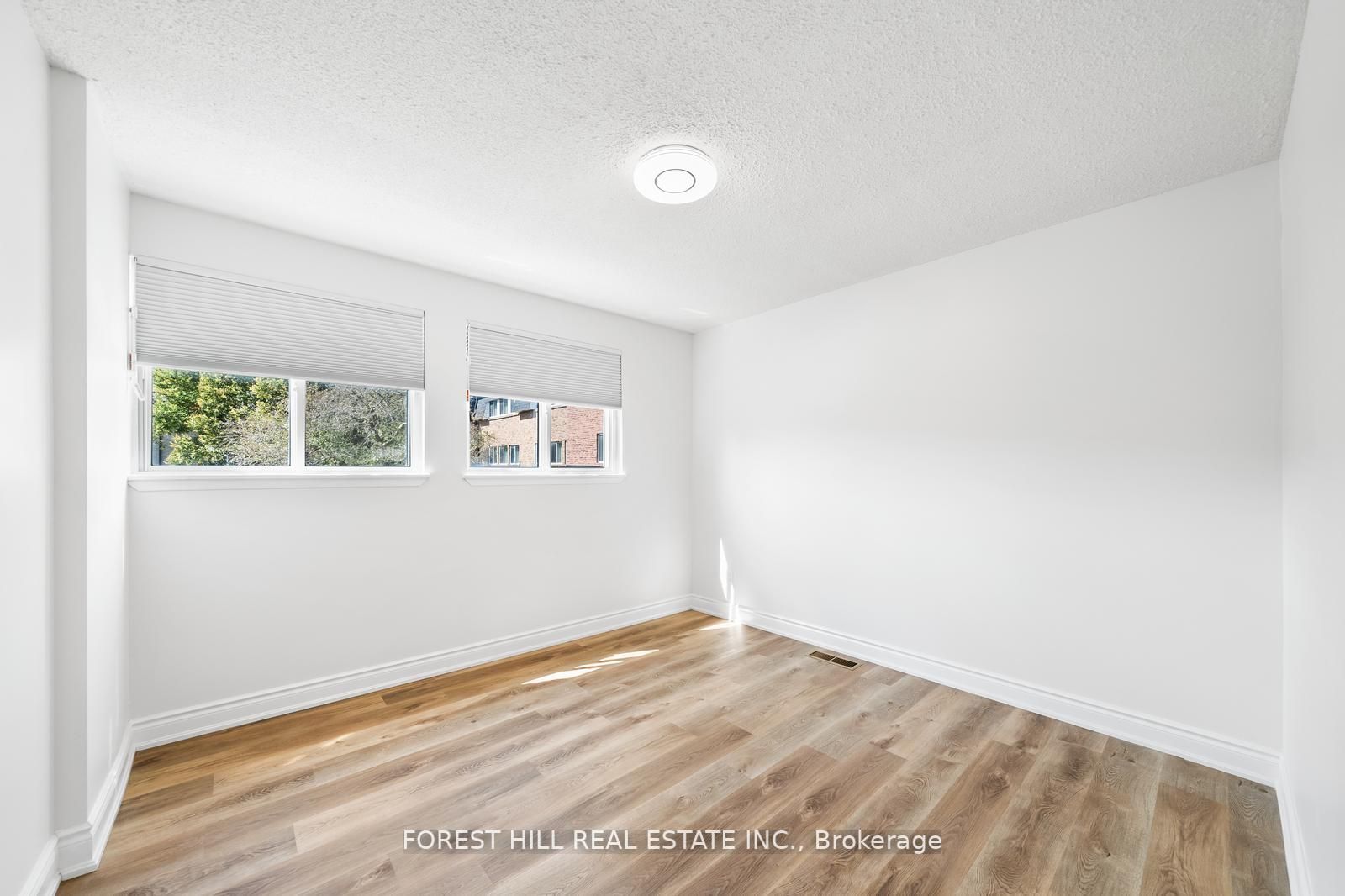 12 Poplar Cres, #34