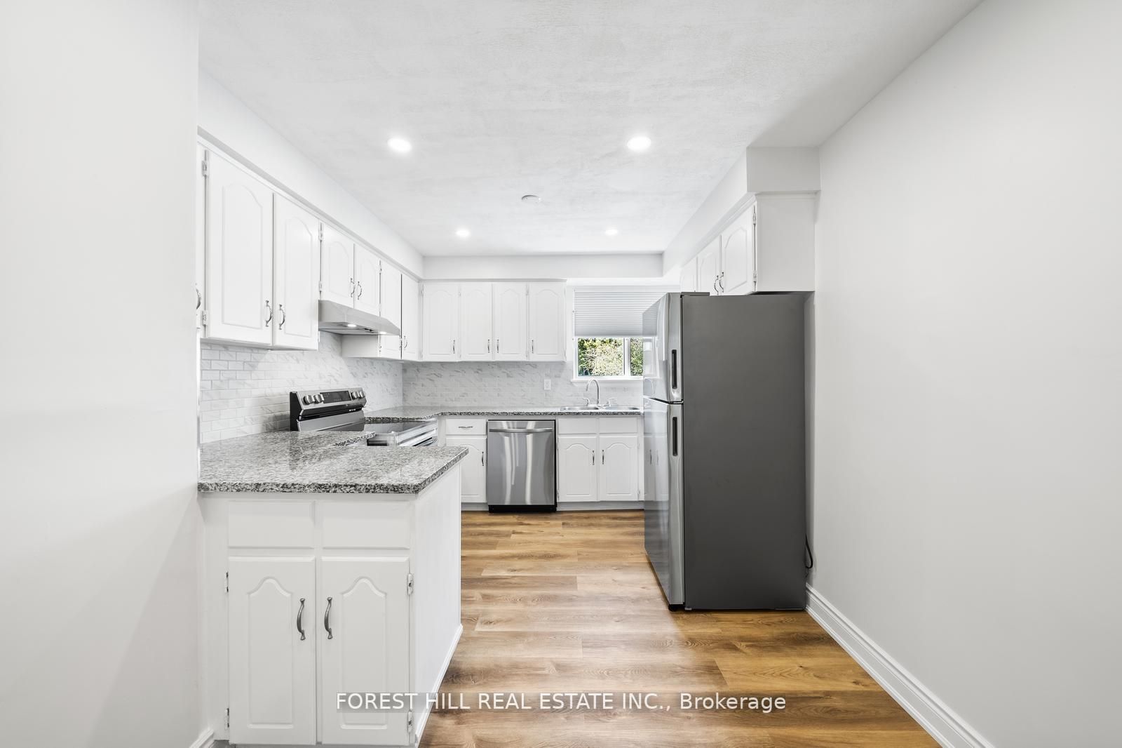 12 Poplar Cres, #34
