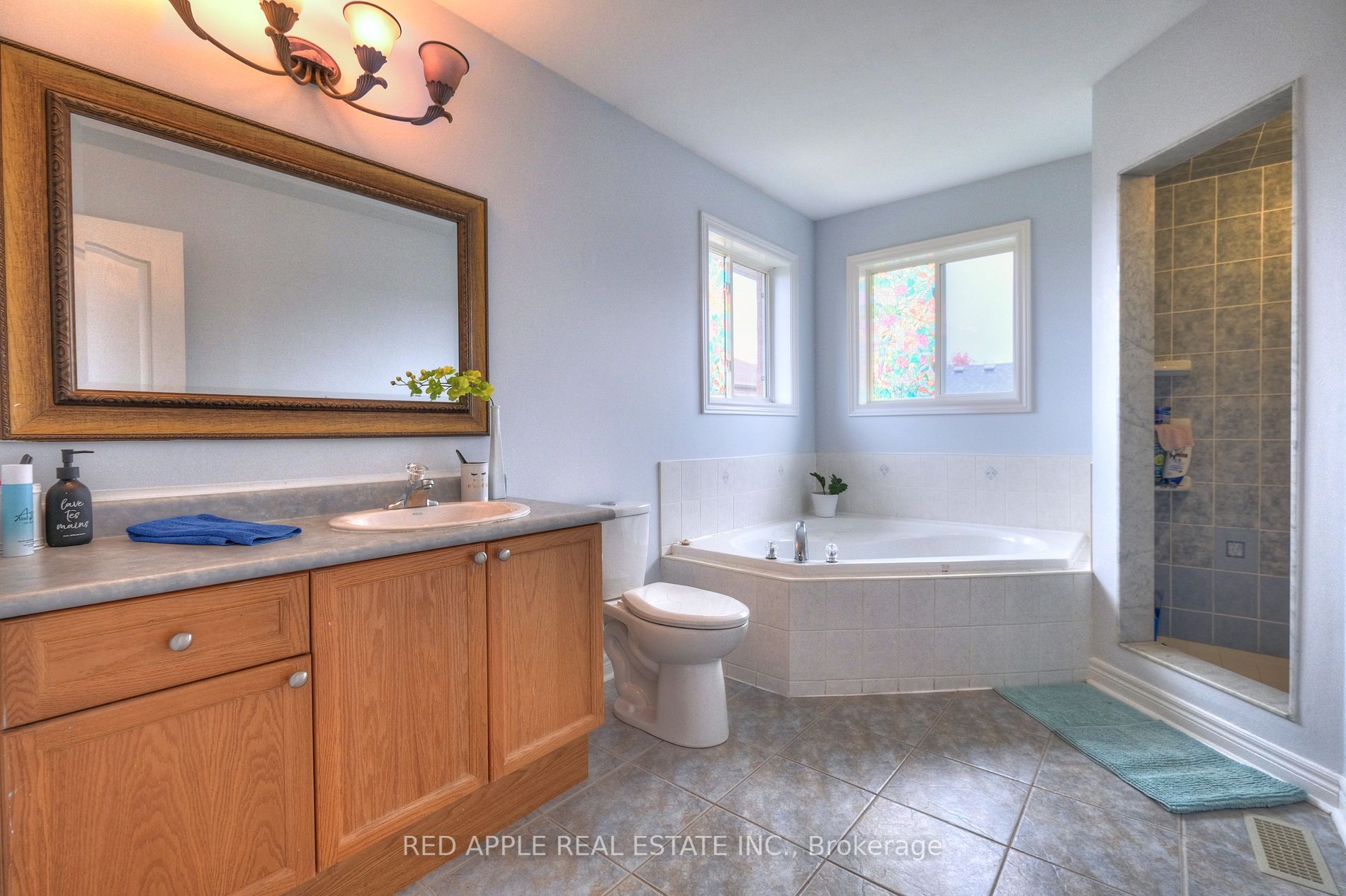 83 Kerfoot Cres